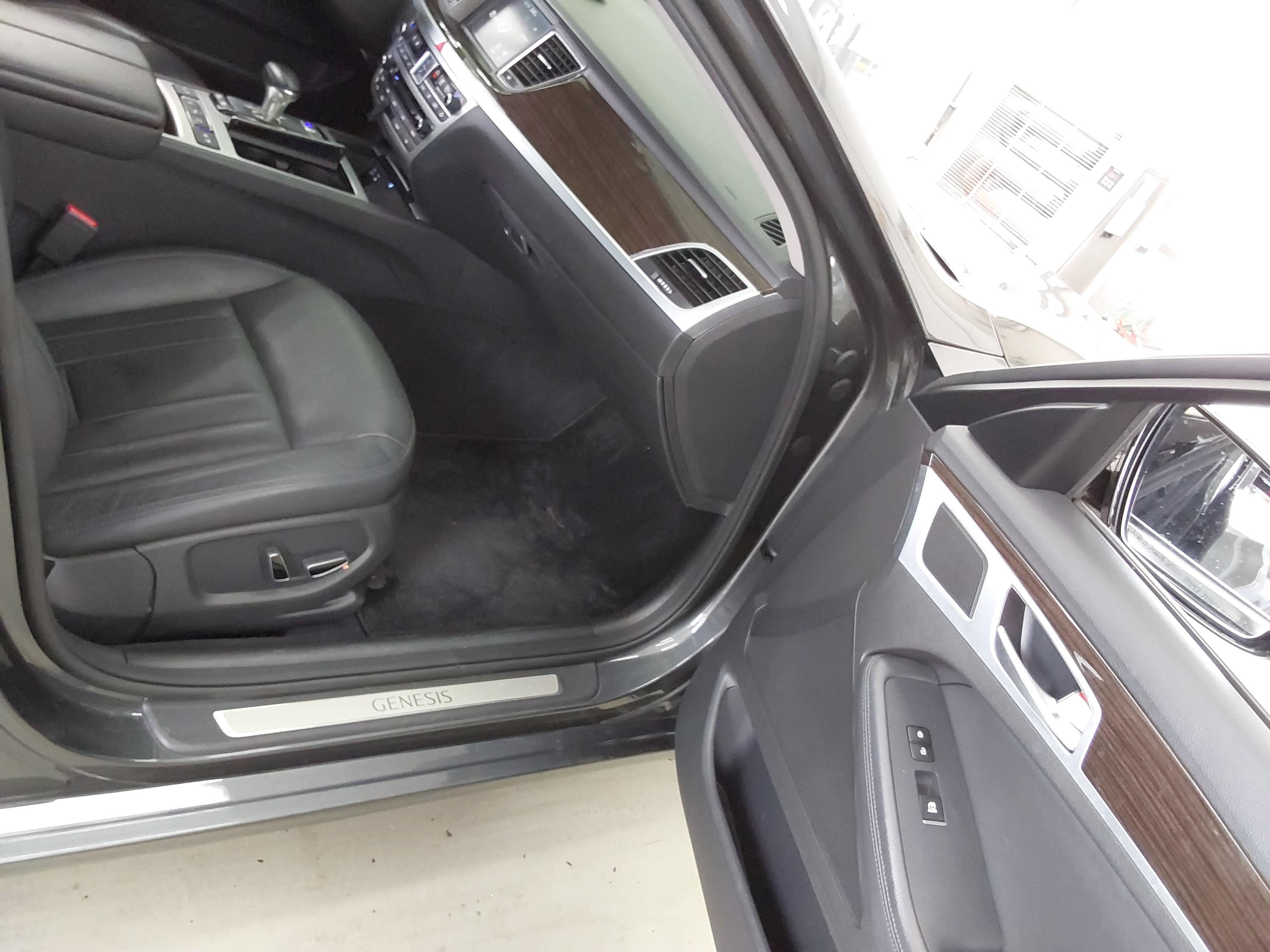 Genesis G80 2018 - Image 14