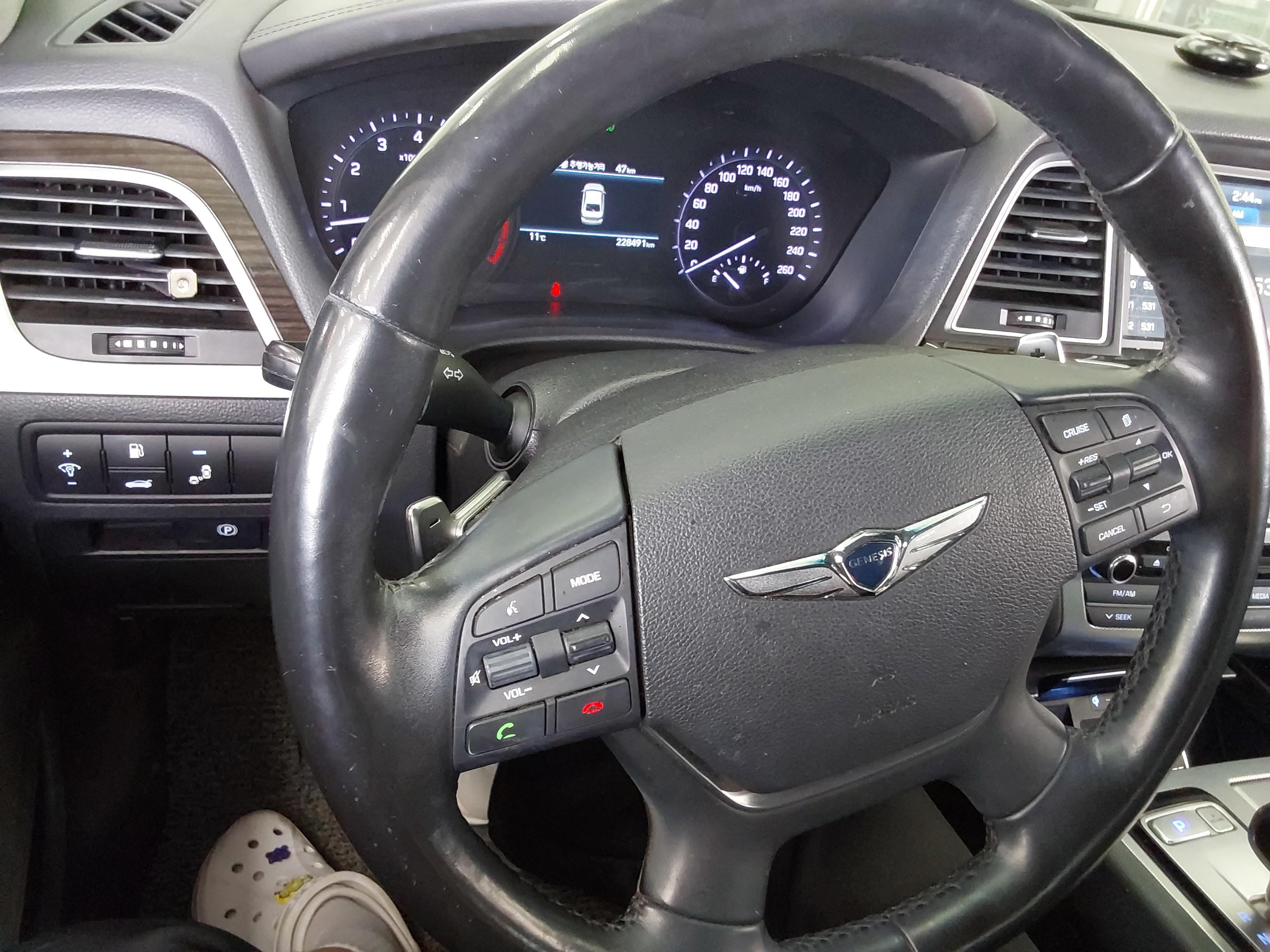 Genesis G80 2018 - Image 18