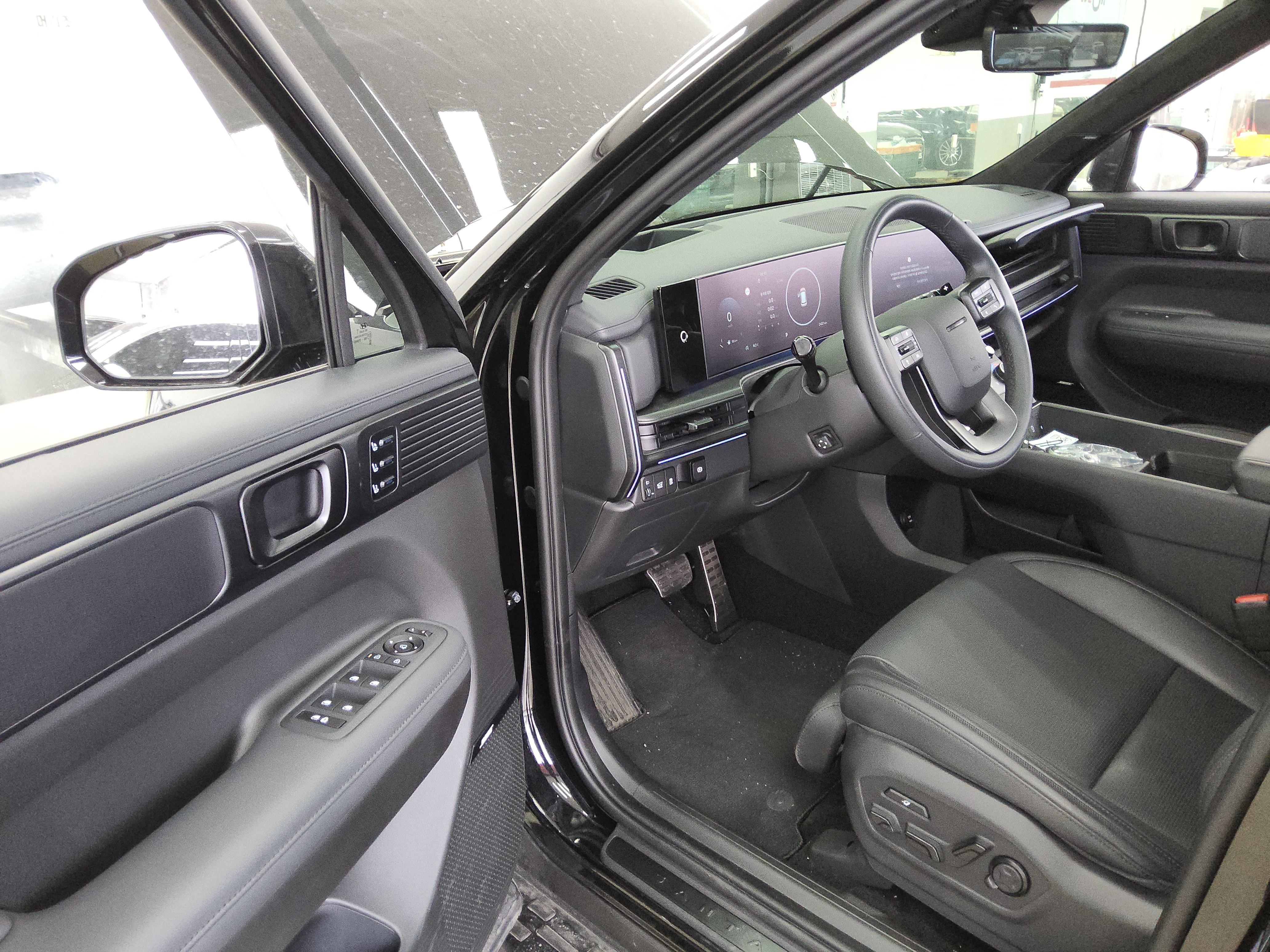 Hyundai Santa Fe 2025 - Image 10