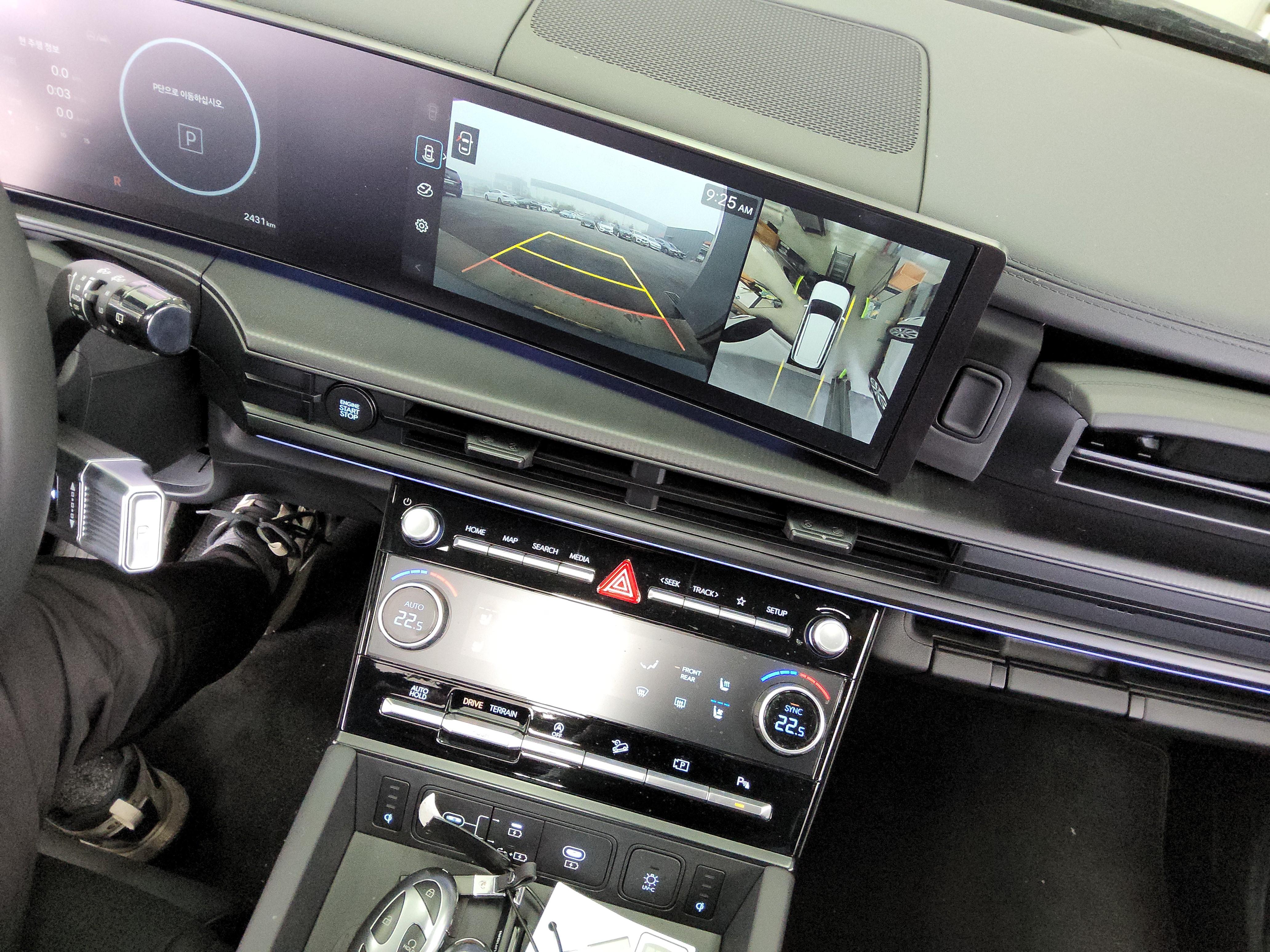 Hyundai Santa Fe 2025 - Image 18