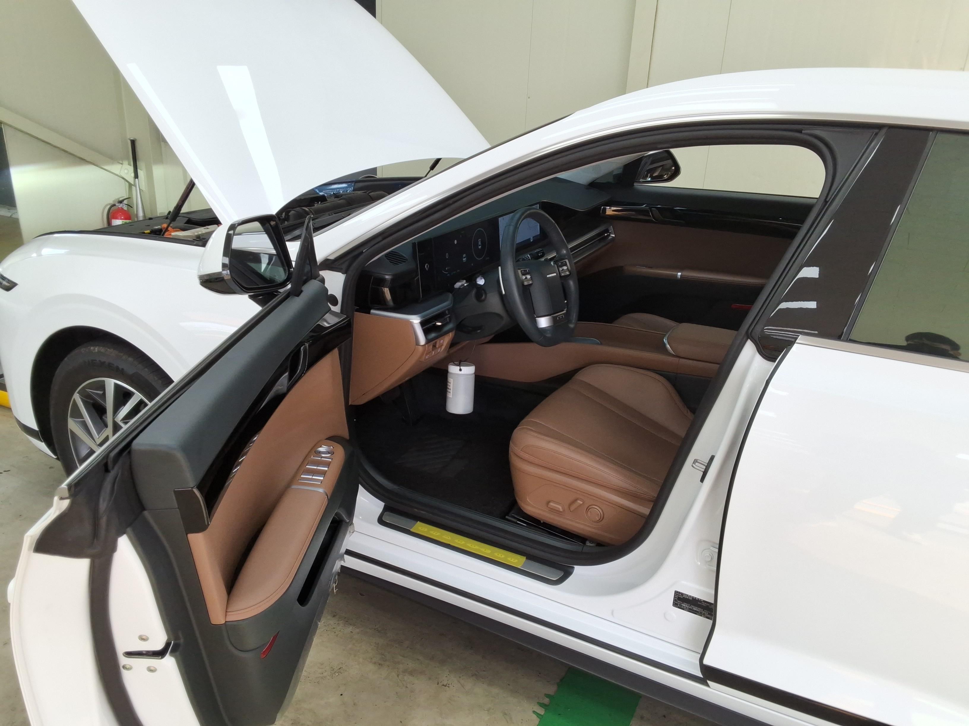Hyundai AZERA 2024 - Image 9