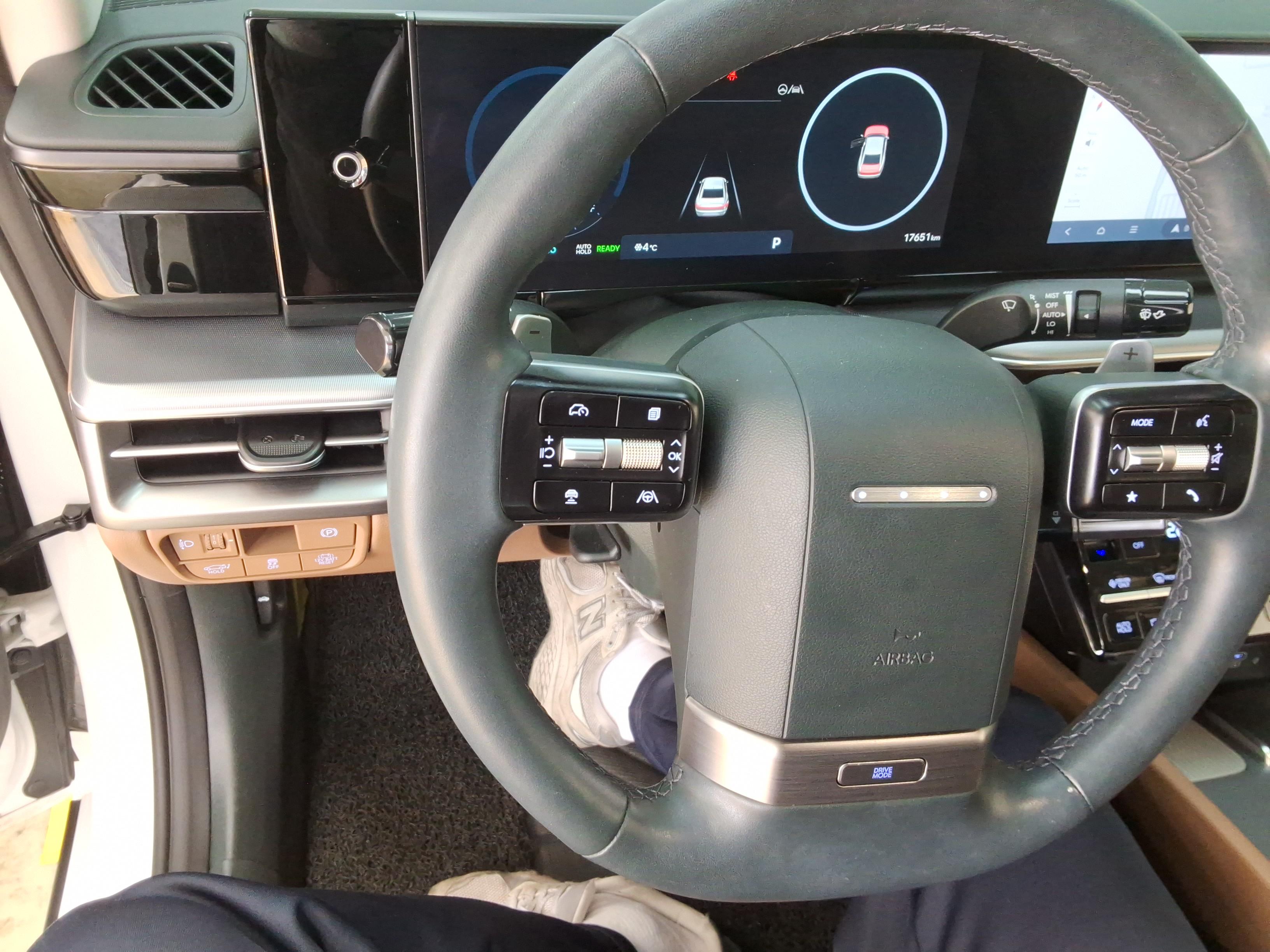 Hyundai AZERA 2024 - Image 16