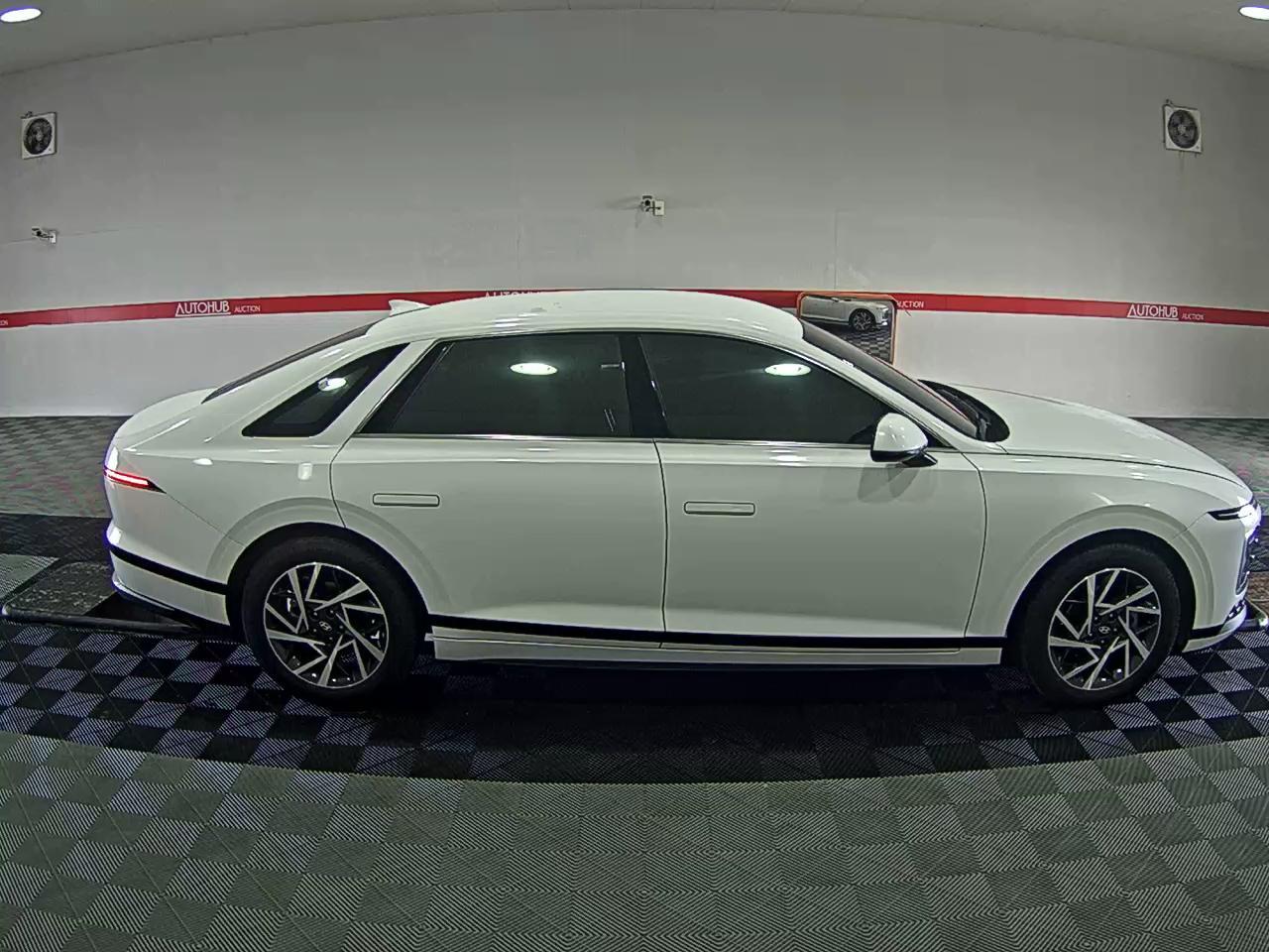 Hyundai AZERA 2024 - Image 3