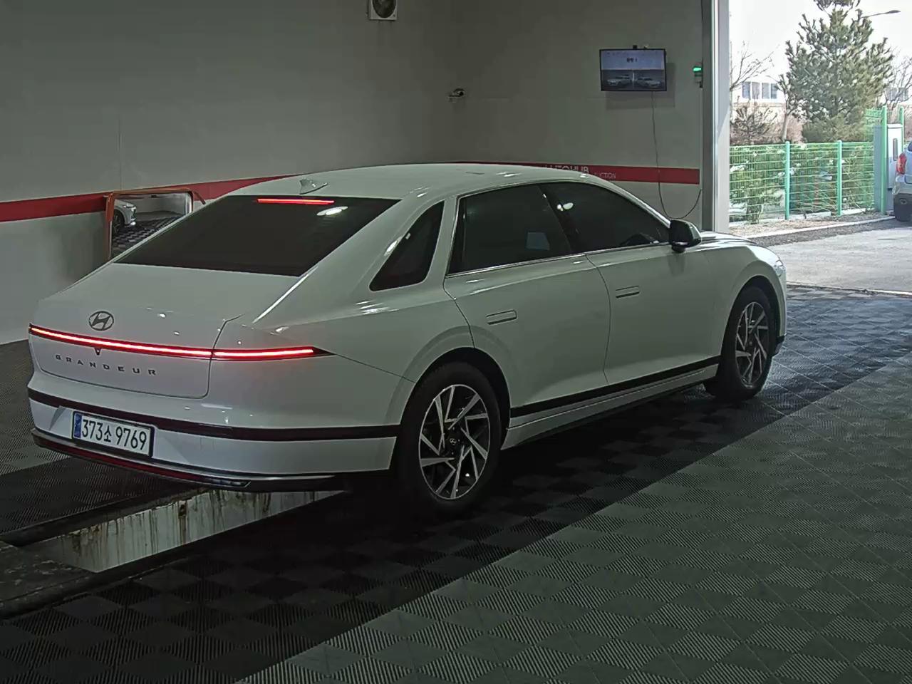 Hyundai AZERA 2024 - Image 4