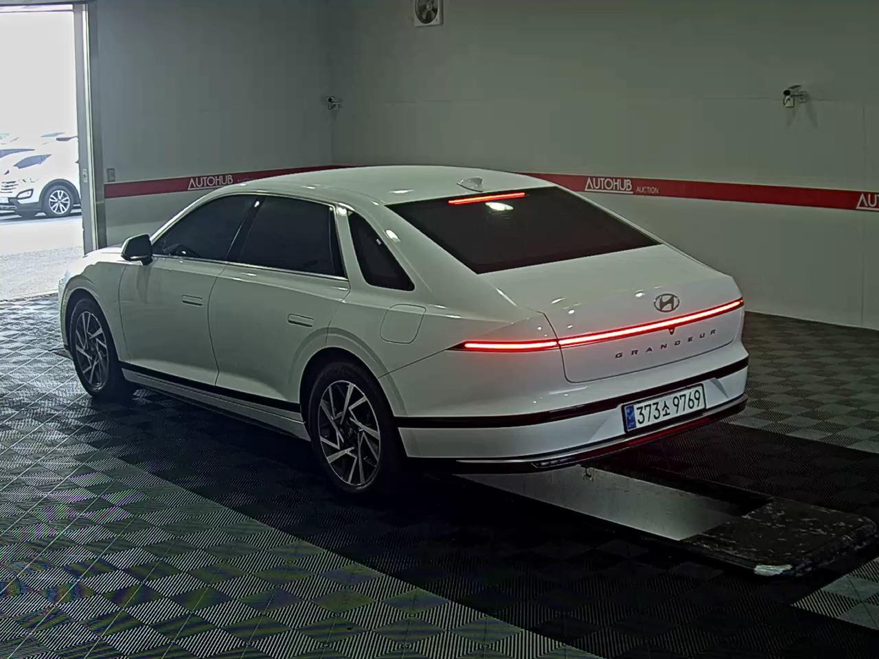 Hyundai AZERA 2024 - Image 5