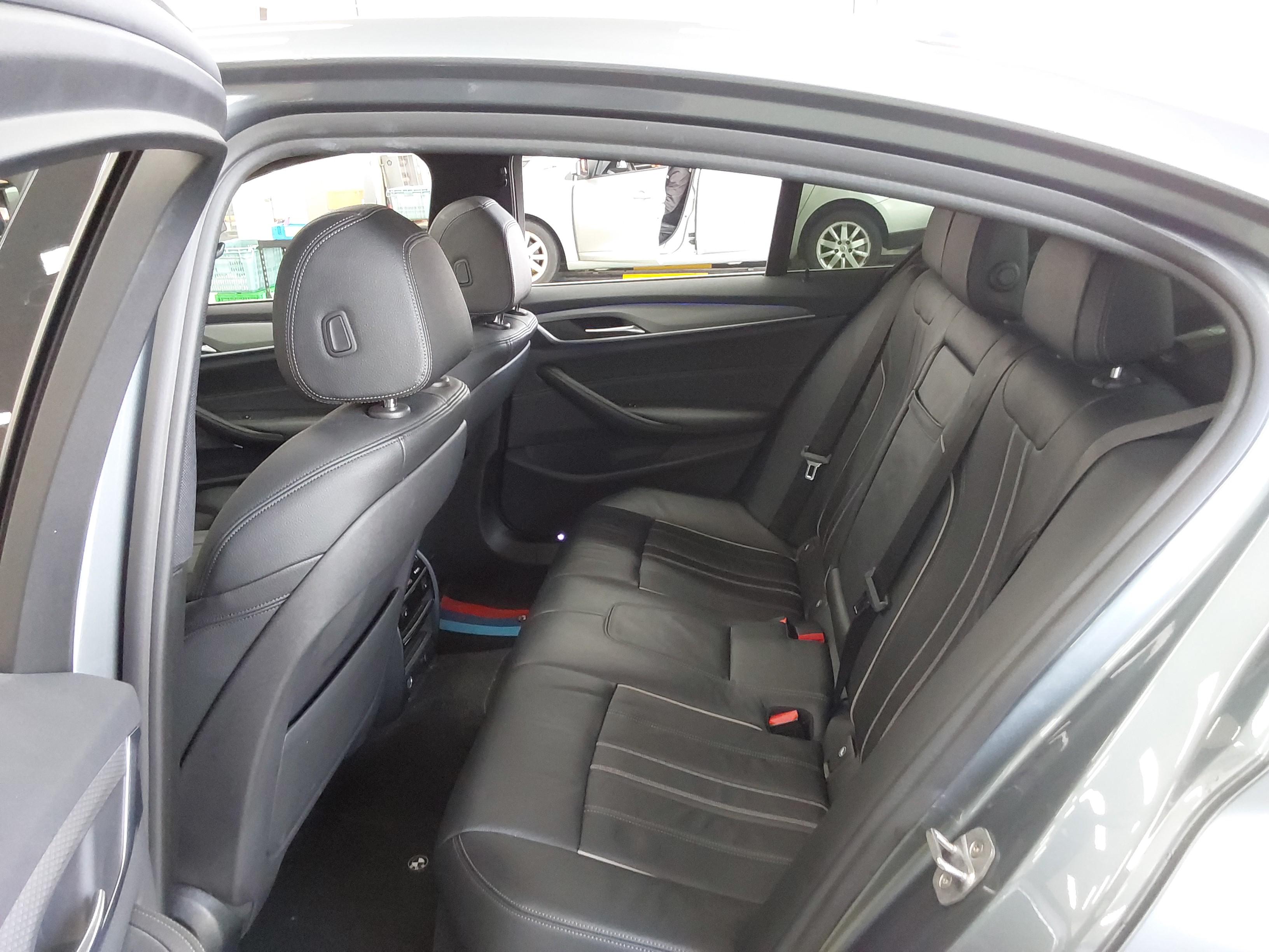 BMW 5 Series 2018 - Image 11