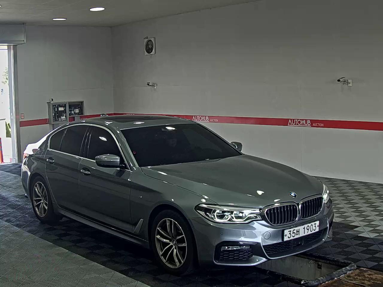 BMW 5 Series 2018 - Image 2