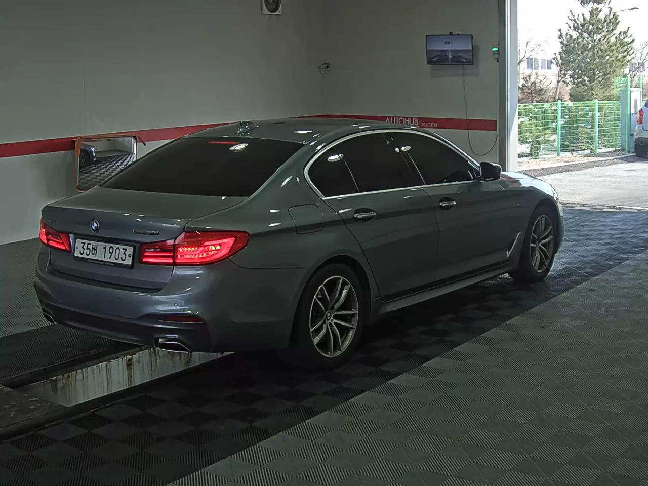 BMW 5 Series 2018 - Image 4