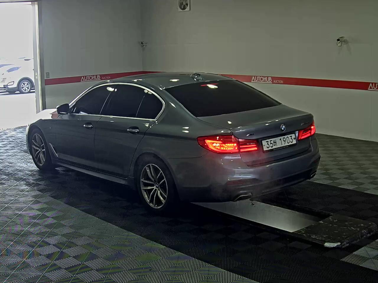 BMW 5 Series 2018 - Image 5