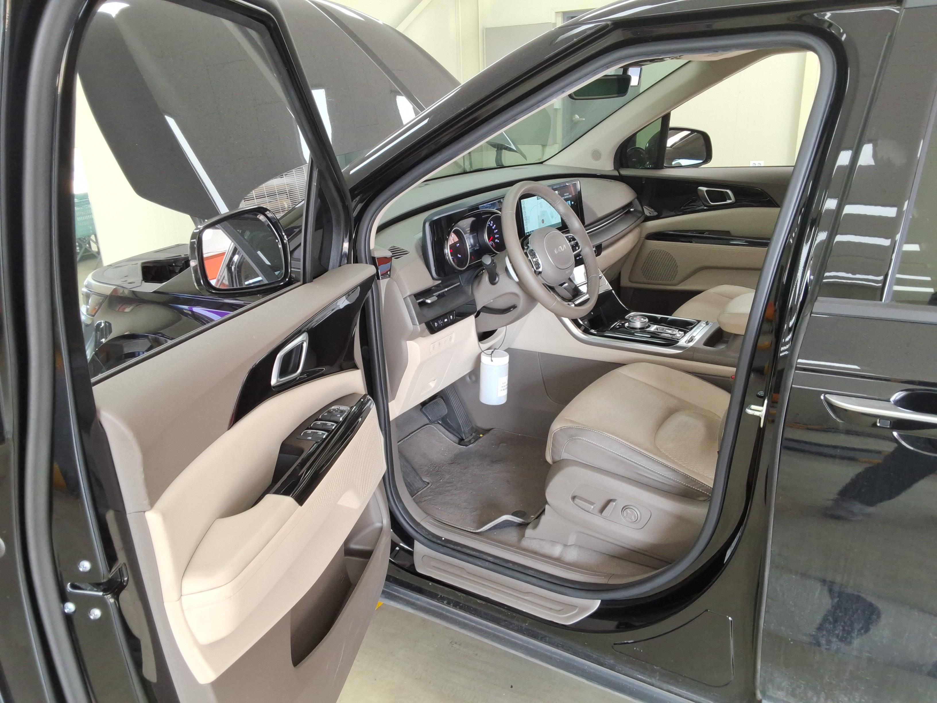 Kia SEDONA 2023 - Image 9