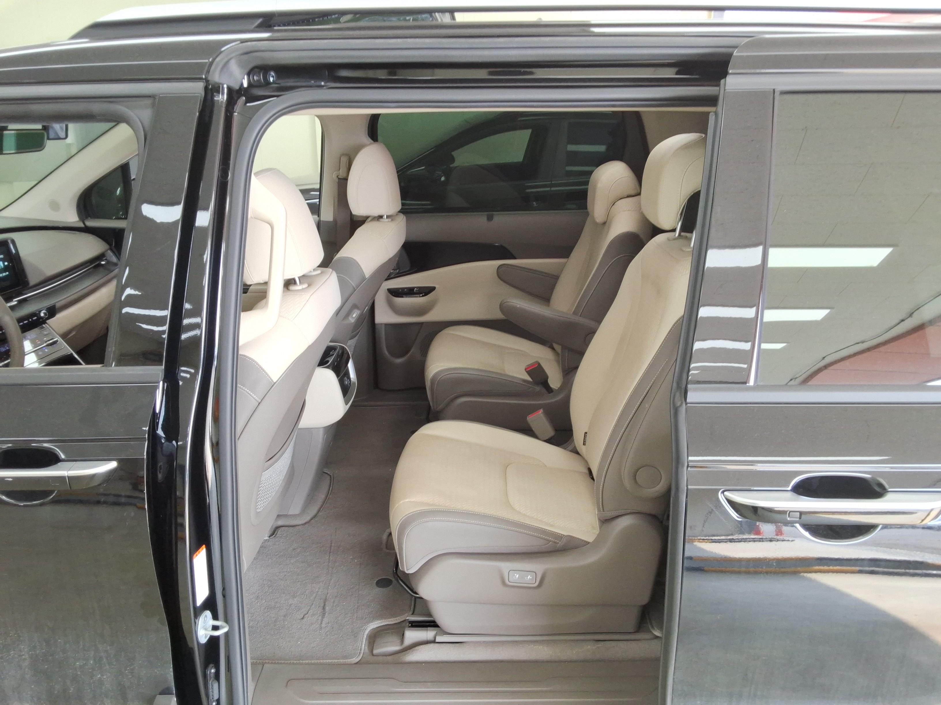 Kia SEDONA 2023 - Image 11