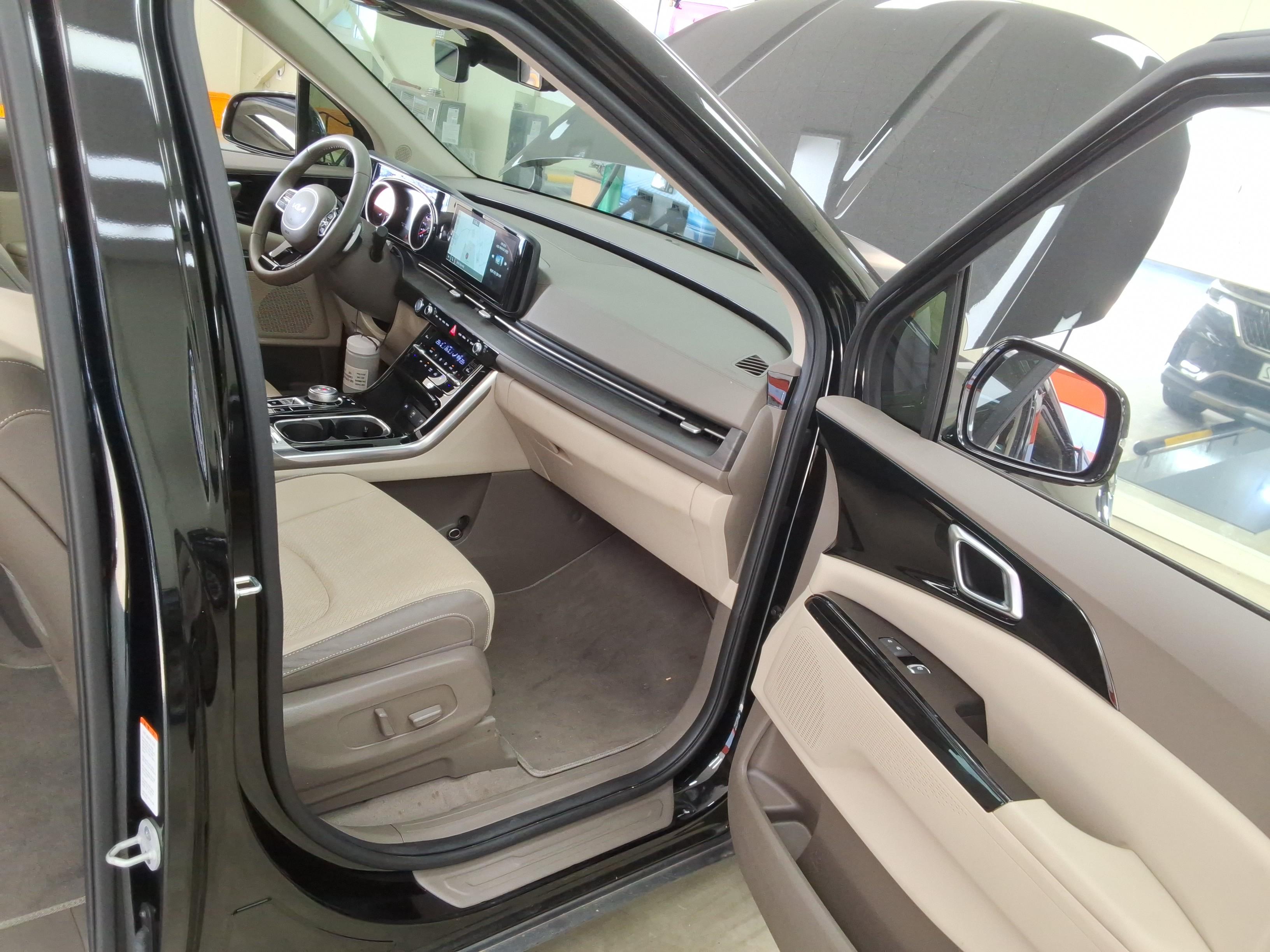 Kia SEDONA 2023 - Image 14