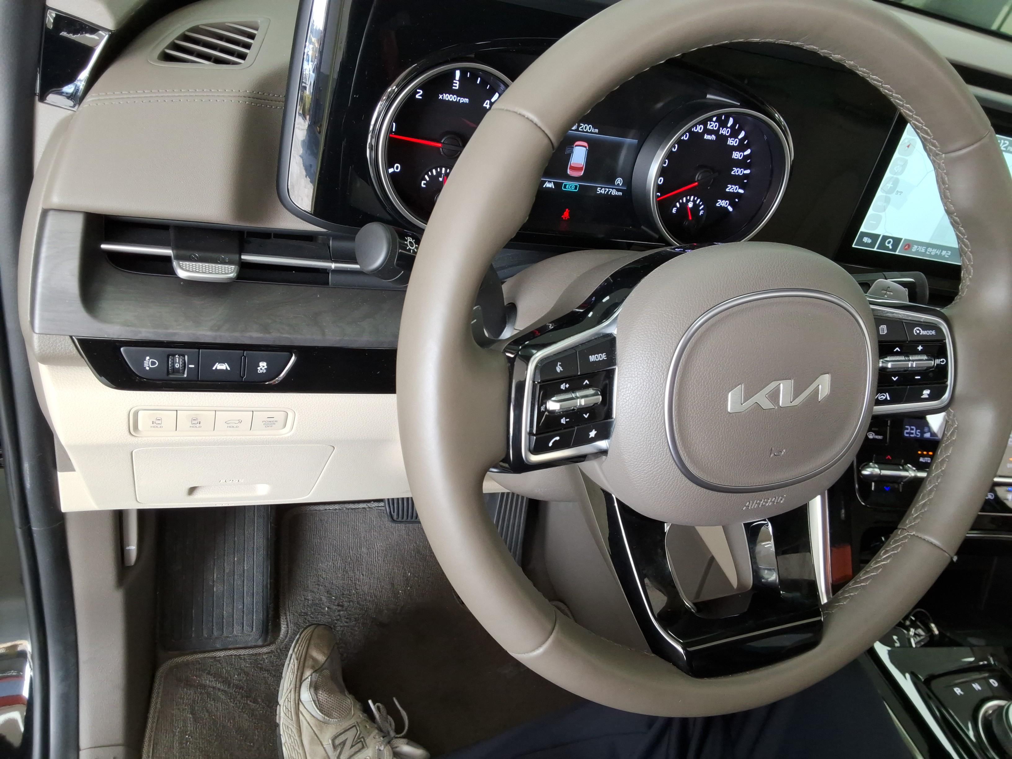 Kia SEDONA 2023 - Image 16