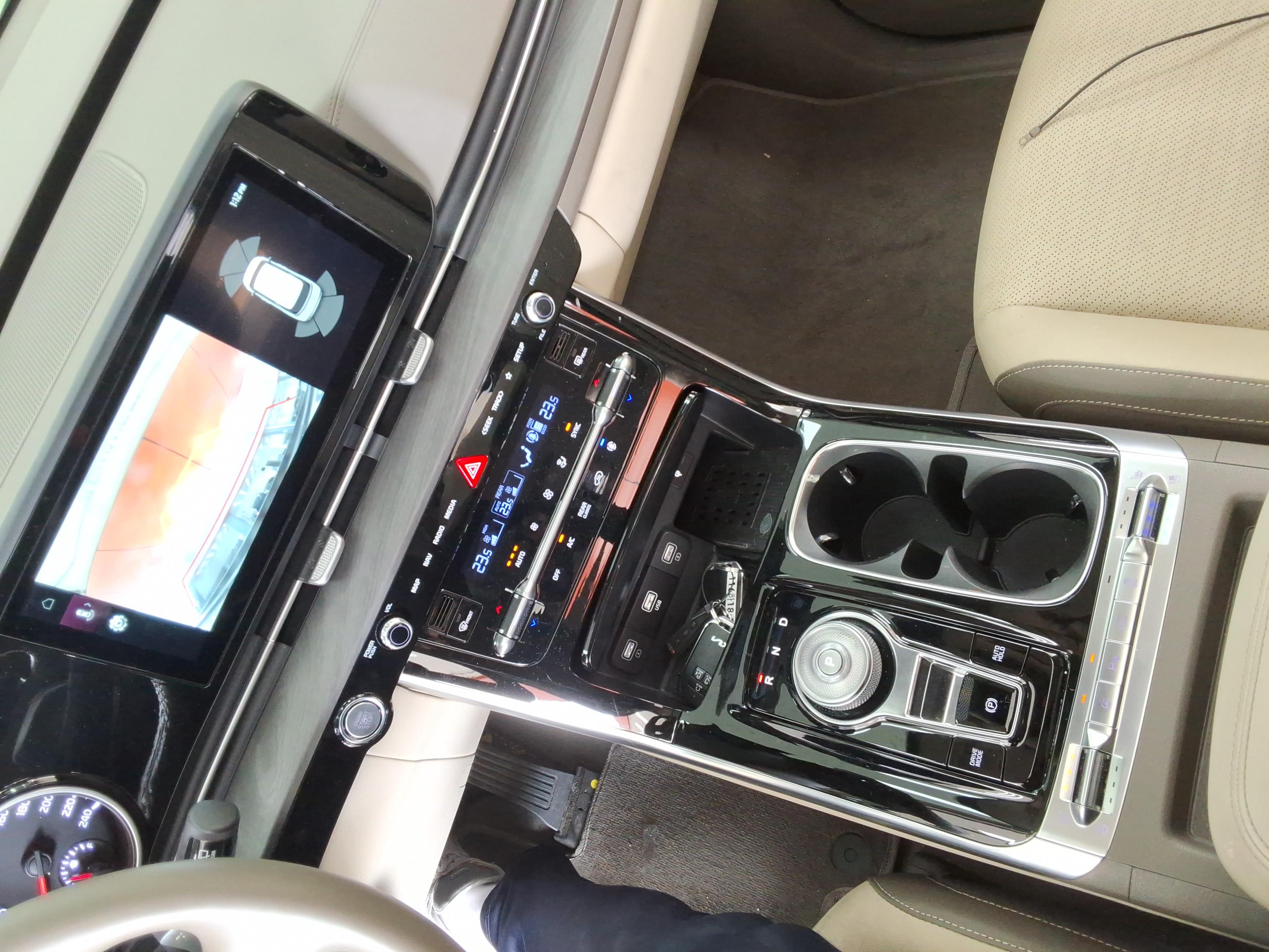 Kia SEDONA 2023 - Image 17