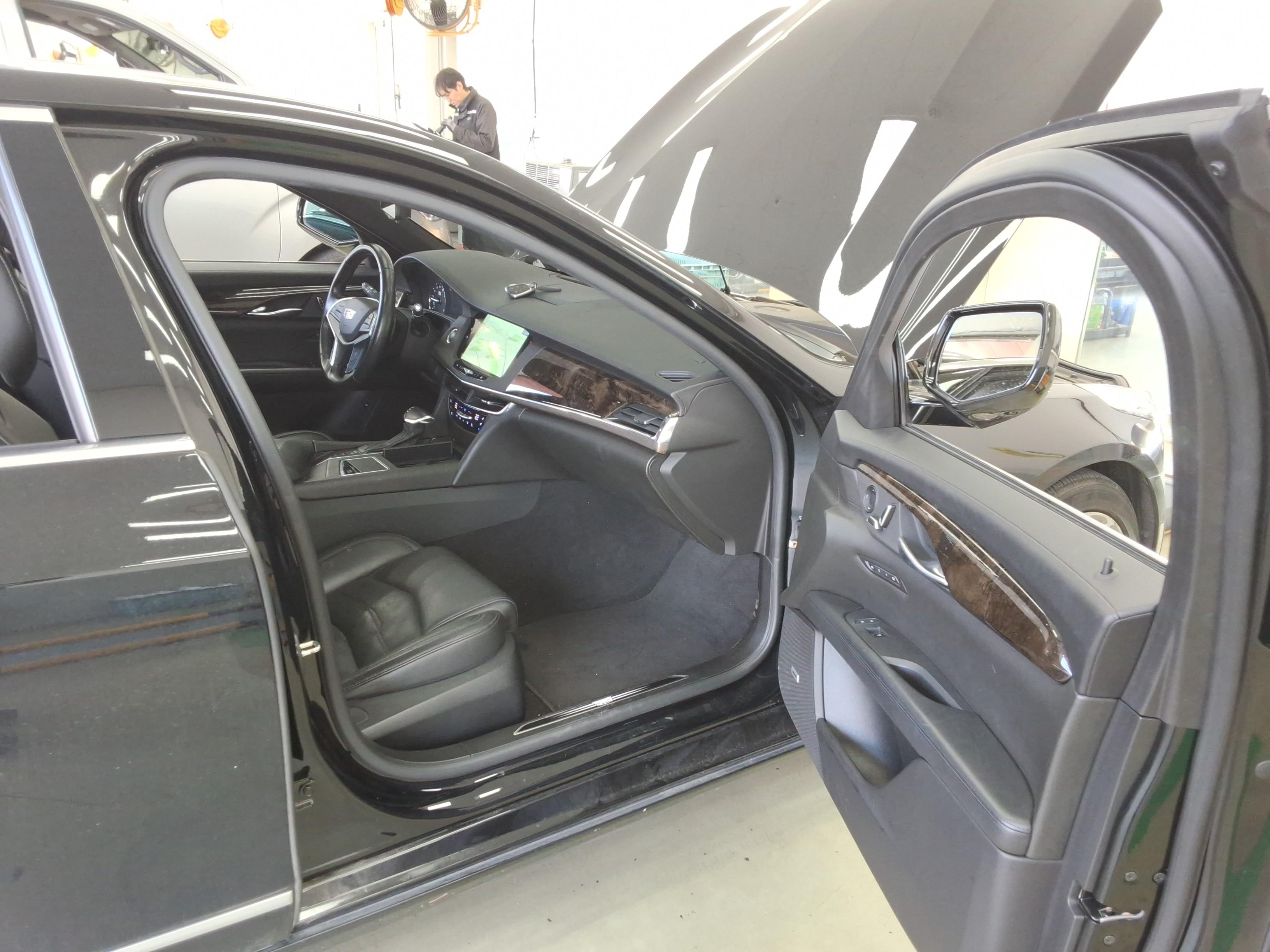 General Motors Cadillac 2018 - Image 12