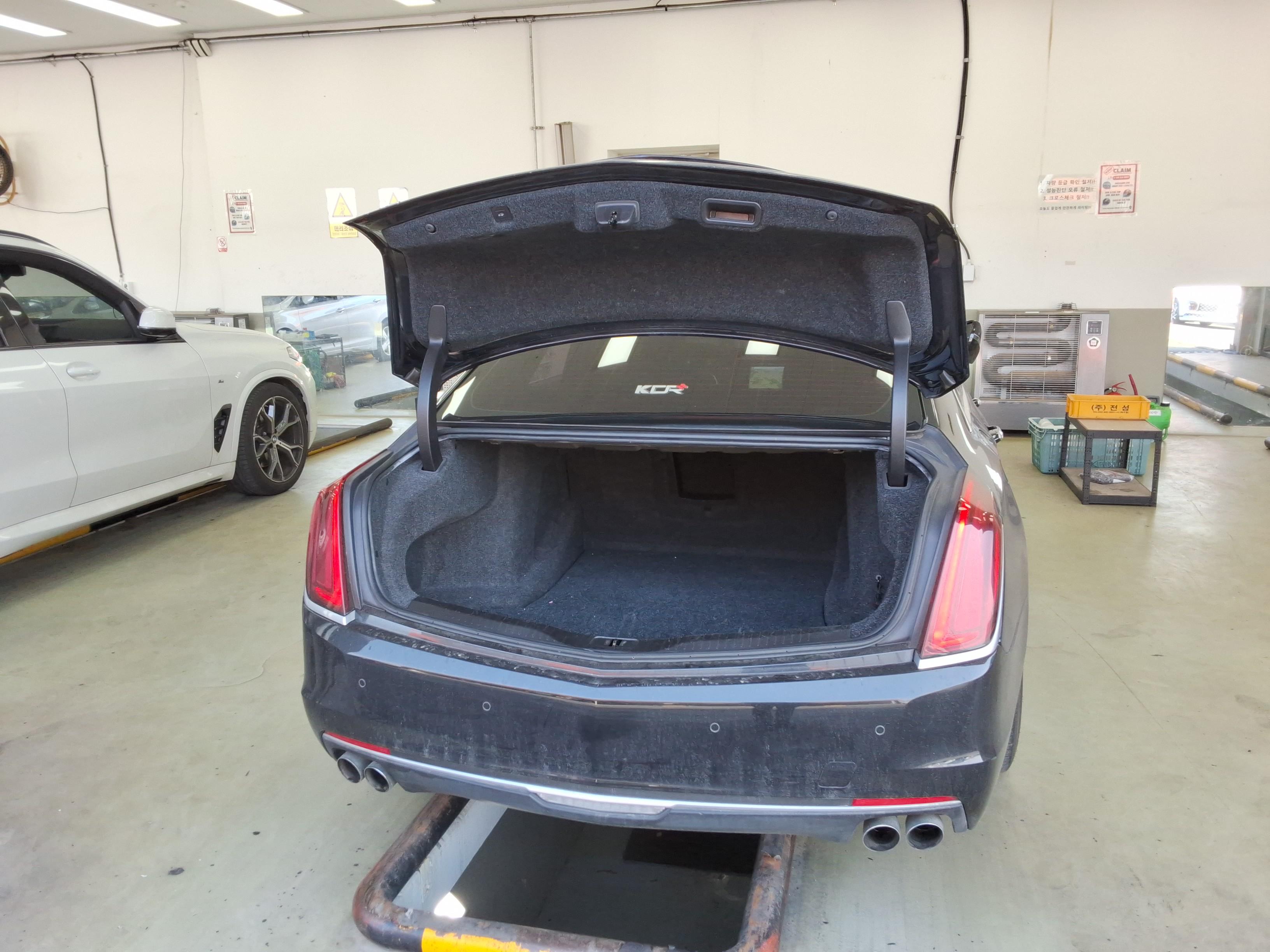 General Motors Cadillac 2018 - Image 14