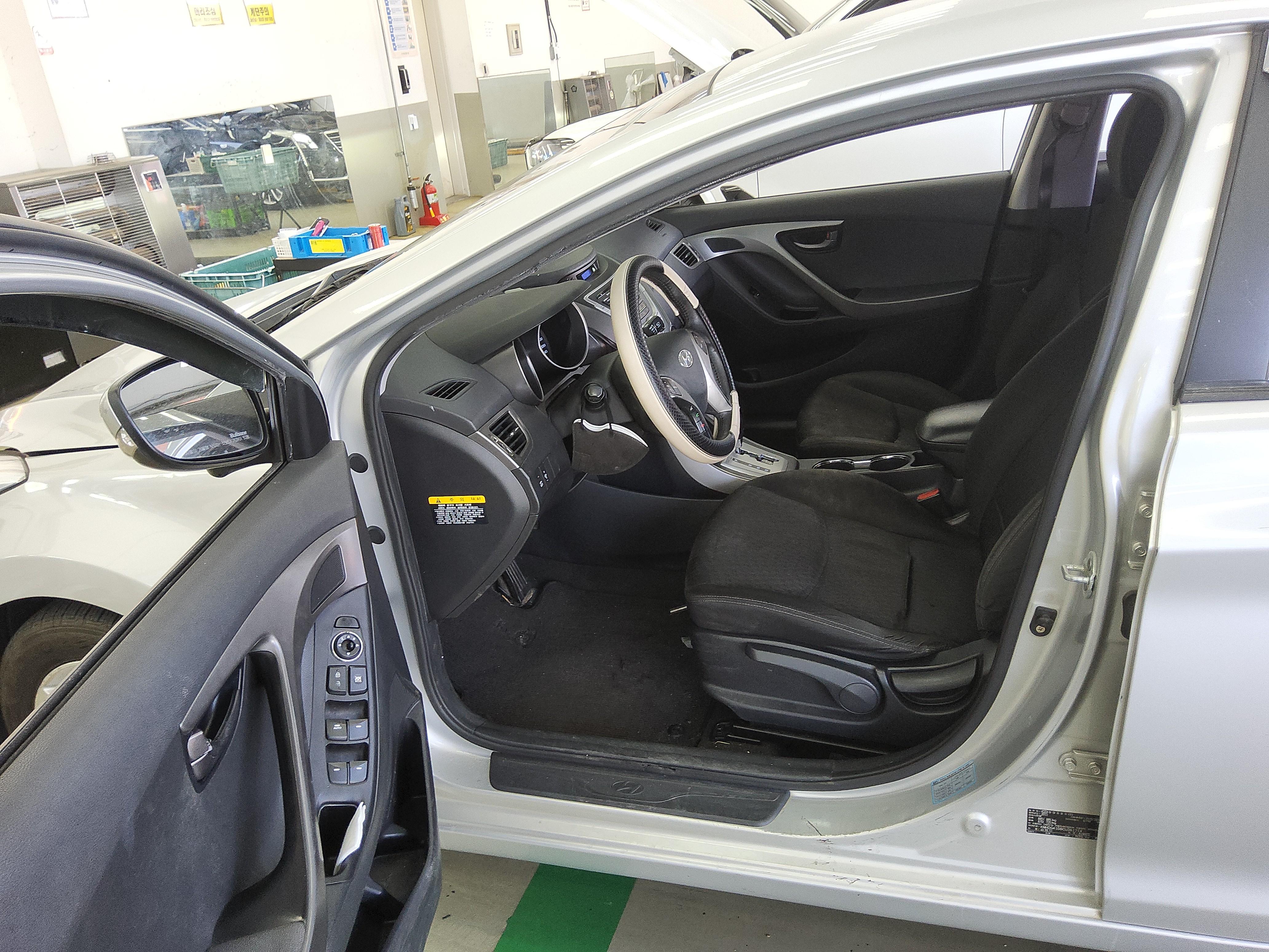 Hyundai Elantra 2012 - Image 9