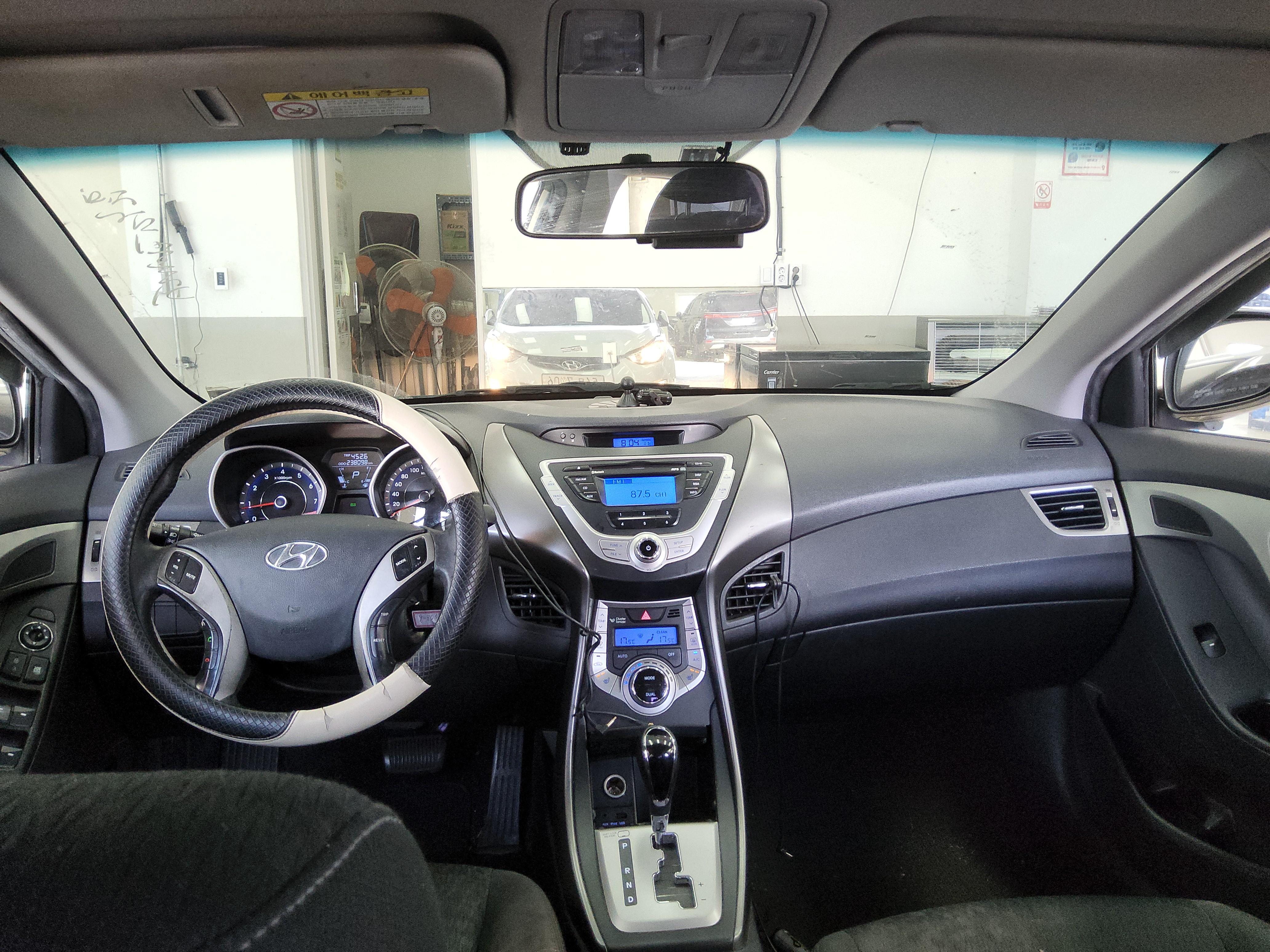 Hyundai Elantra 2012 - Image 10