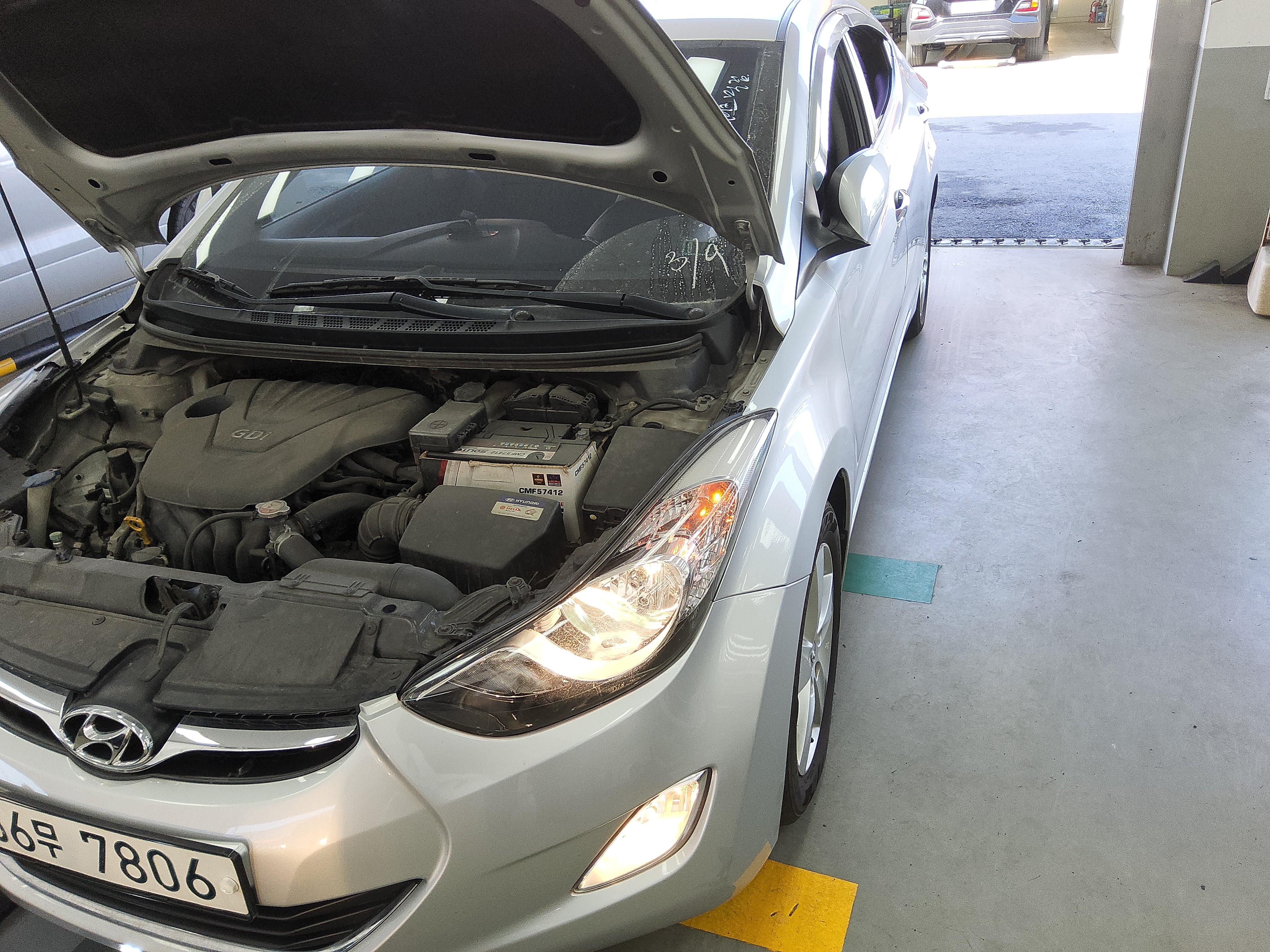 Hyundai Elantra 2012 - Image 18