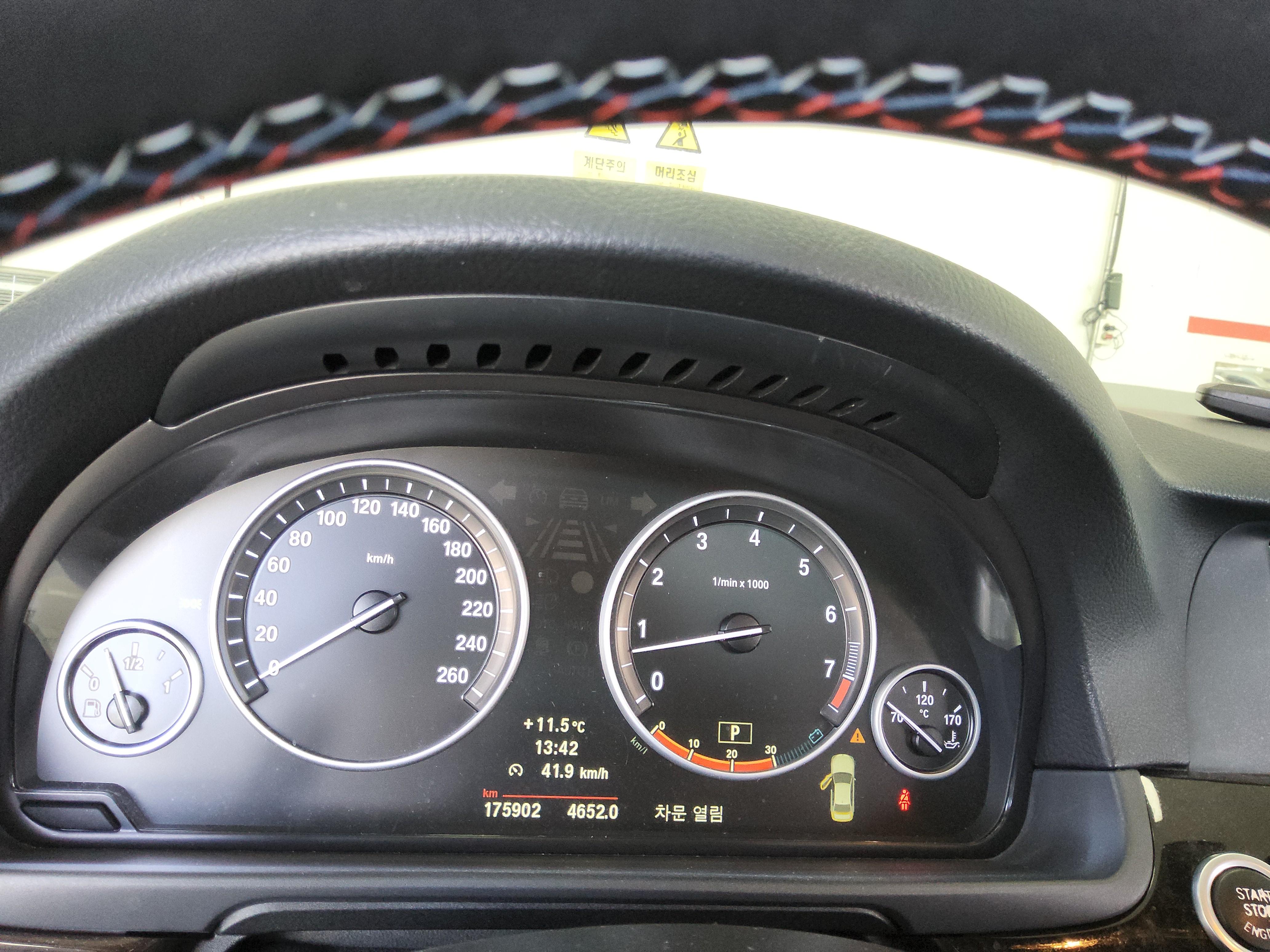 BMW 5 Series 2011 - Image 8