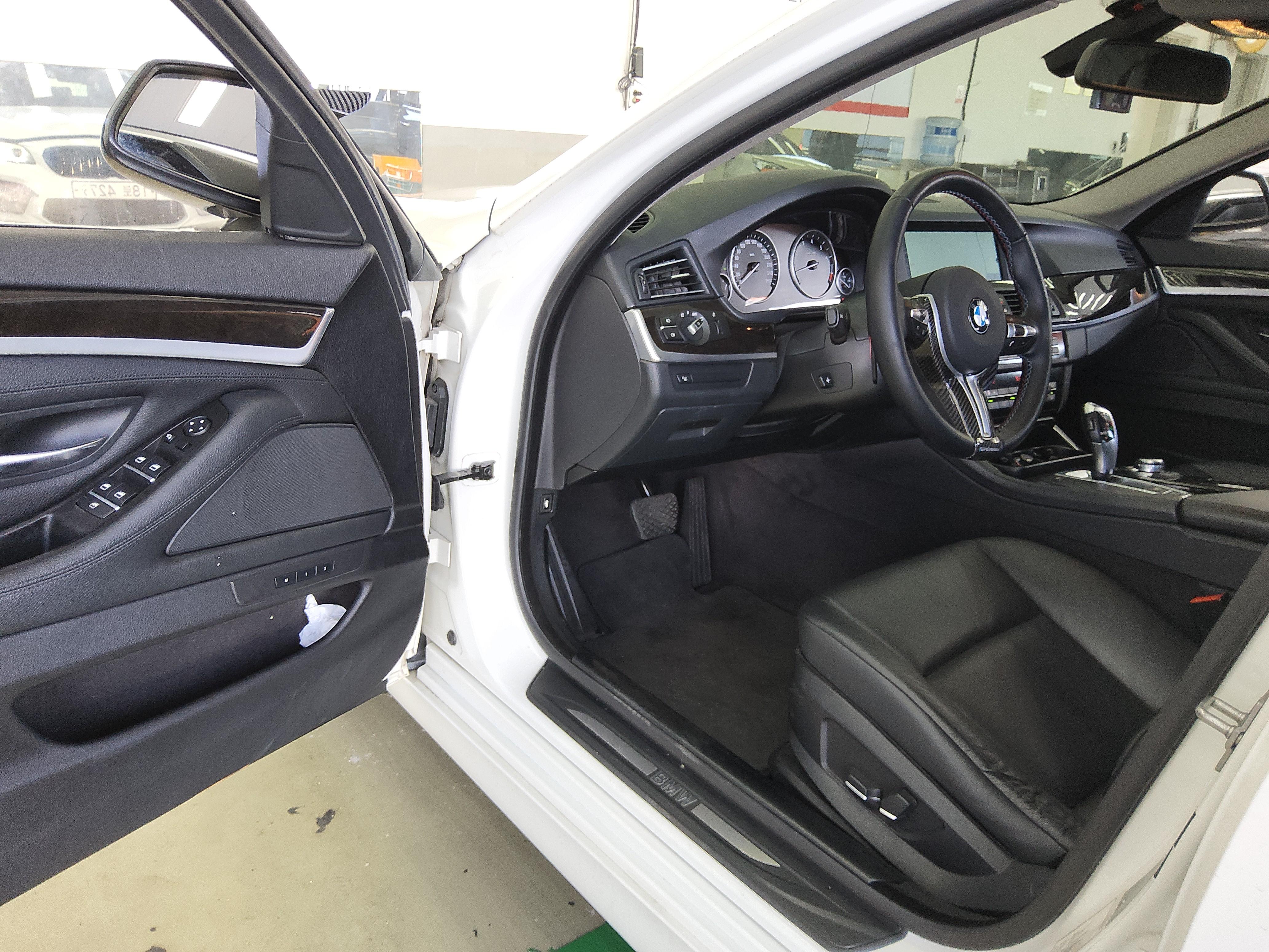 BMW 5 Series 2011 - Image 9