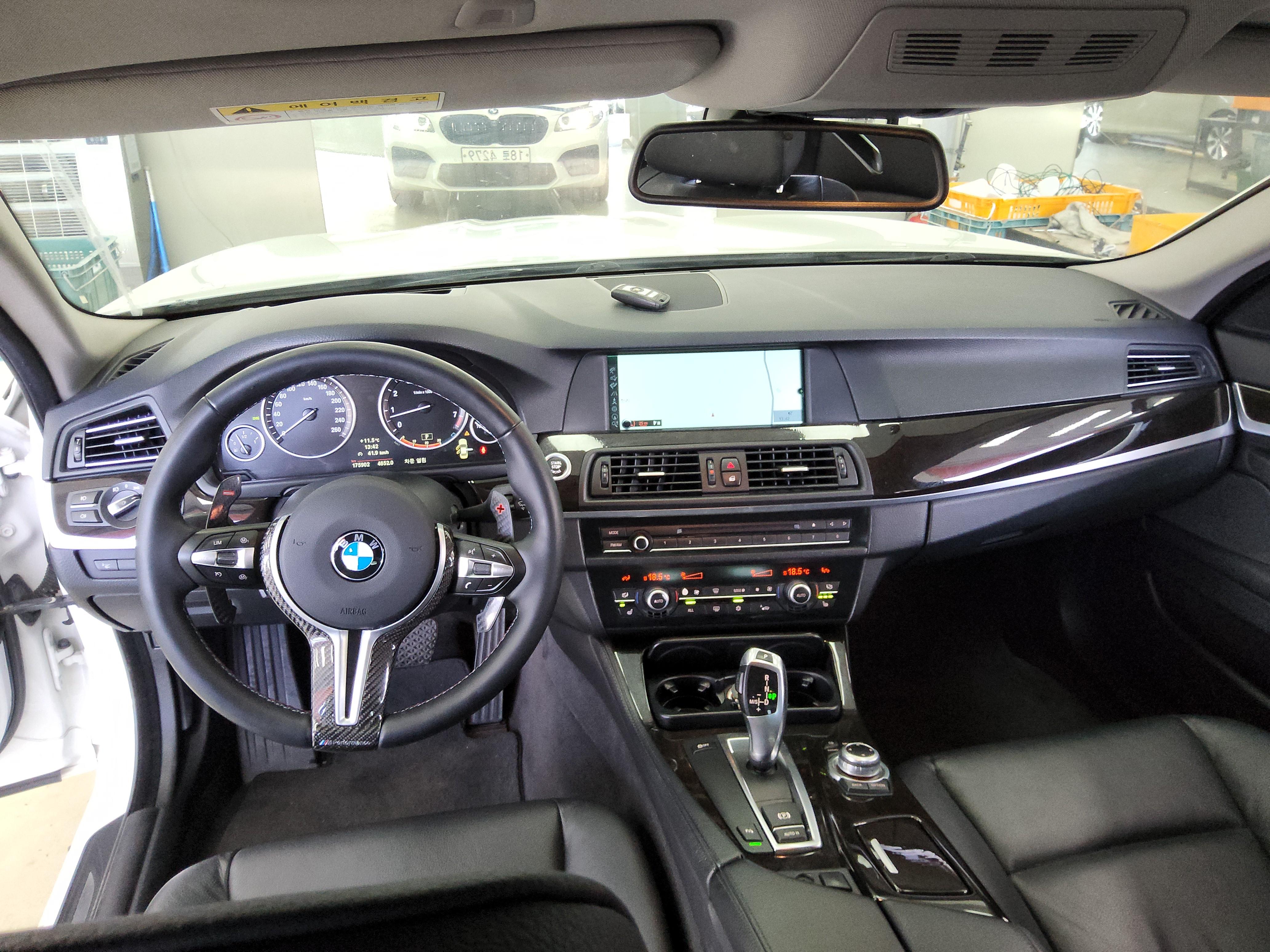 BMW 5 Series 2011 - Image 10