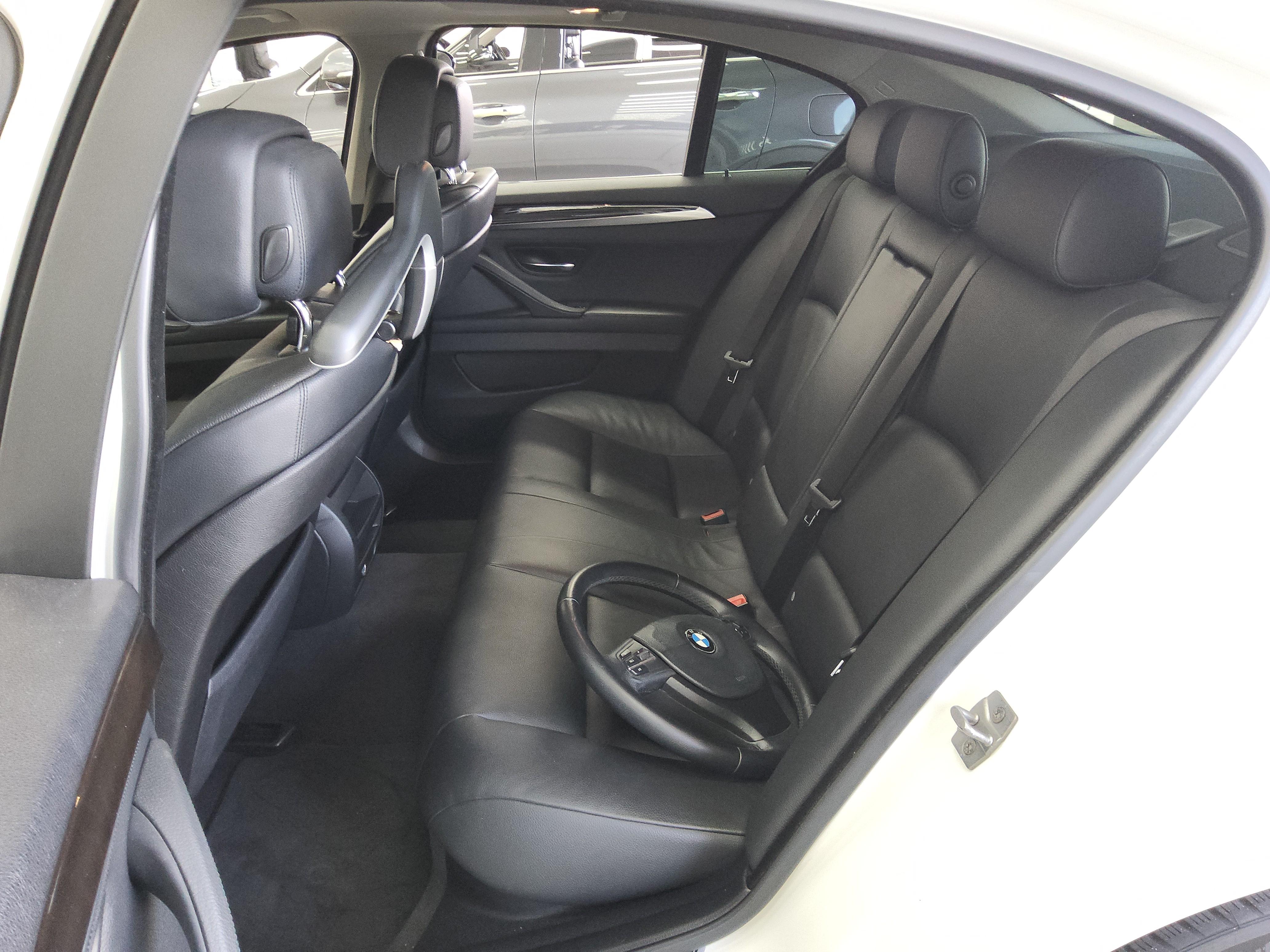 BMW 5 Series 2011 - Image 11