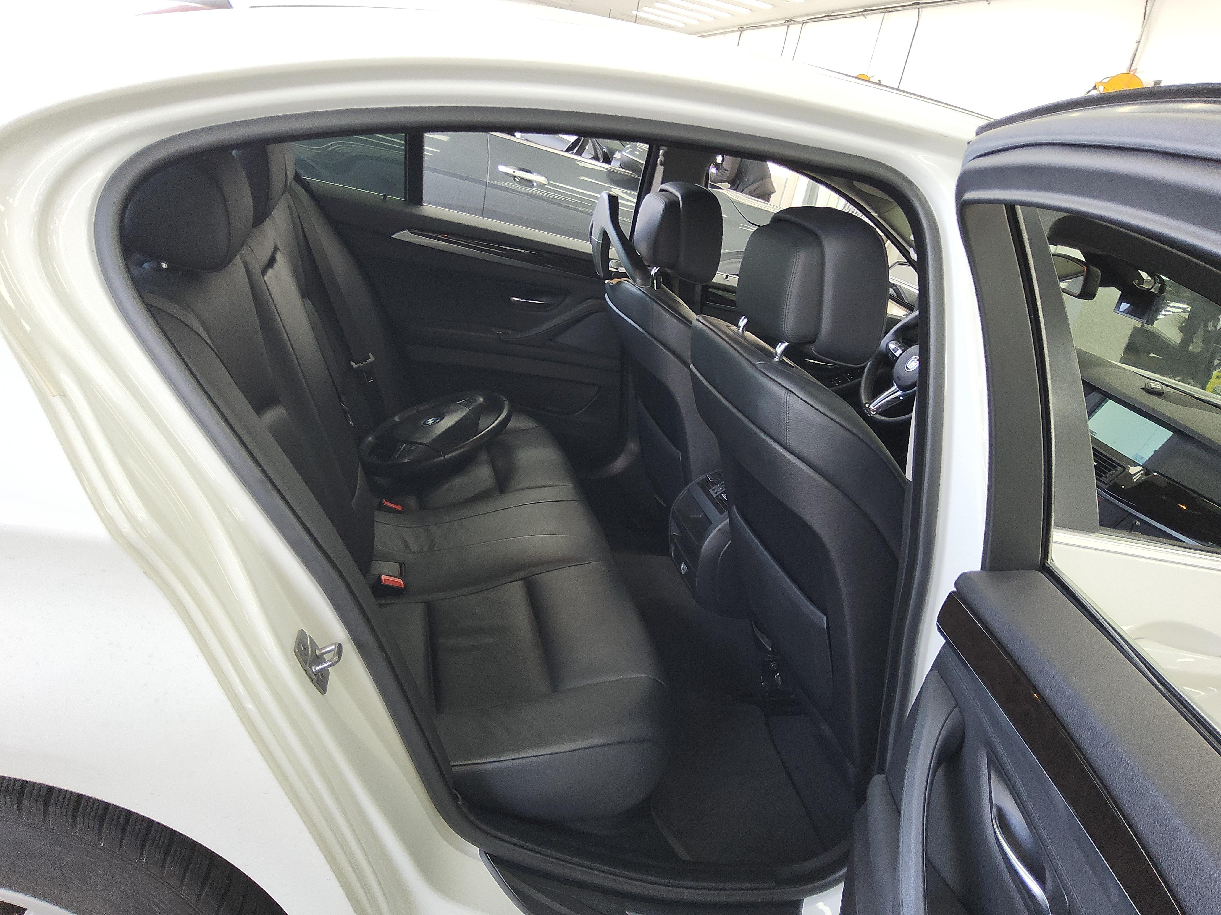 BMW 5 Series 2011 - Image 13