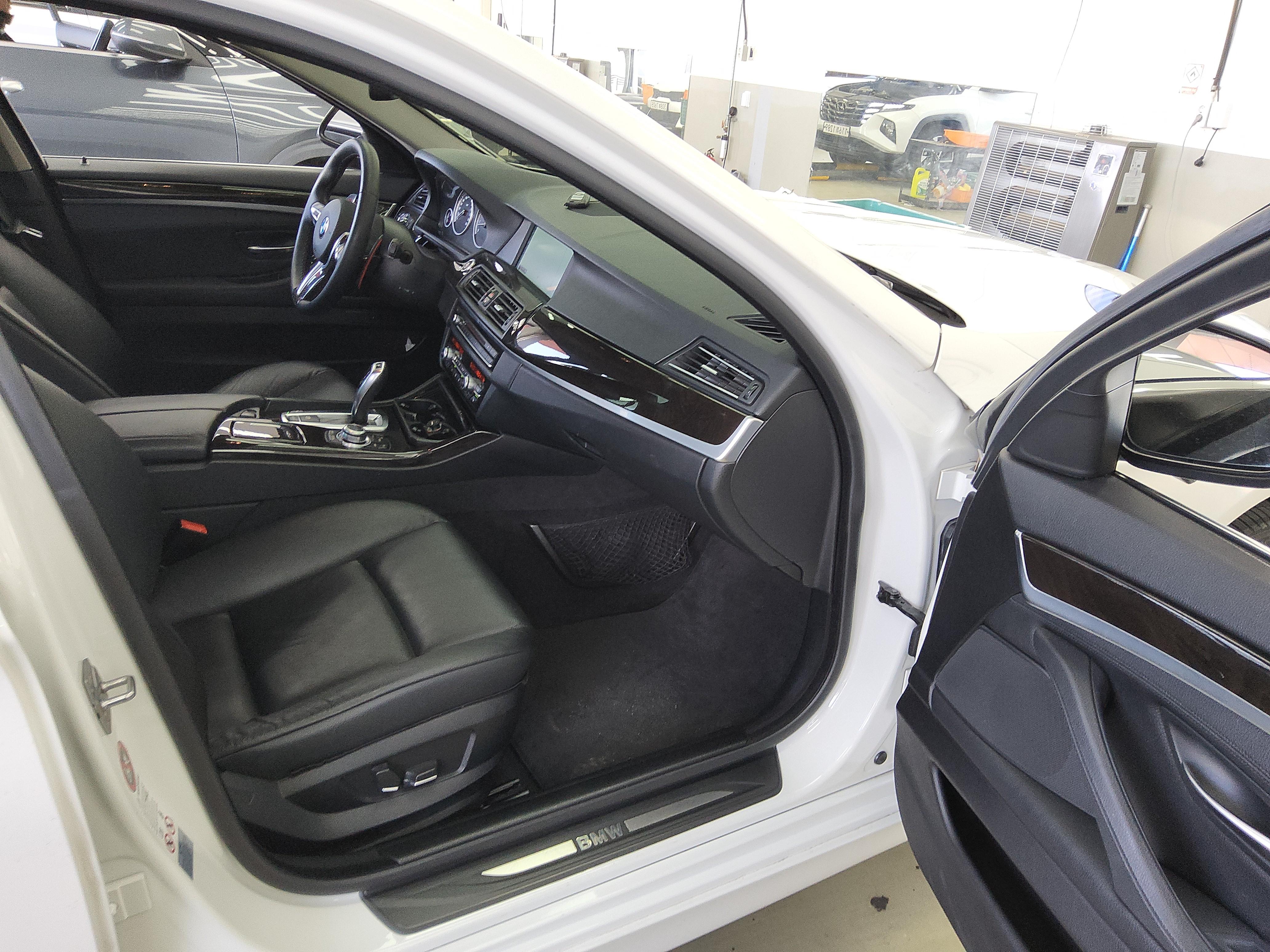 BMW 5 Series 2011 - Image 14