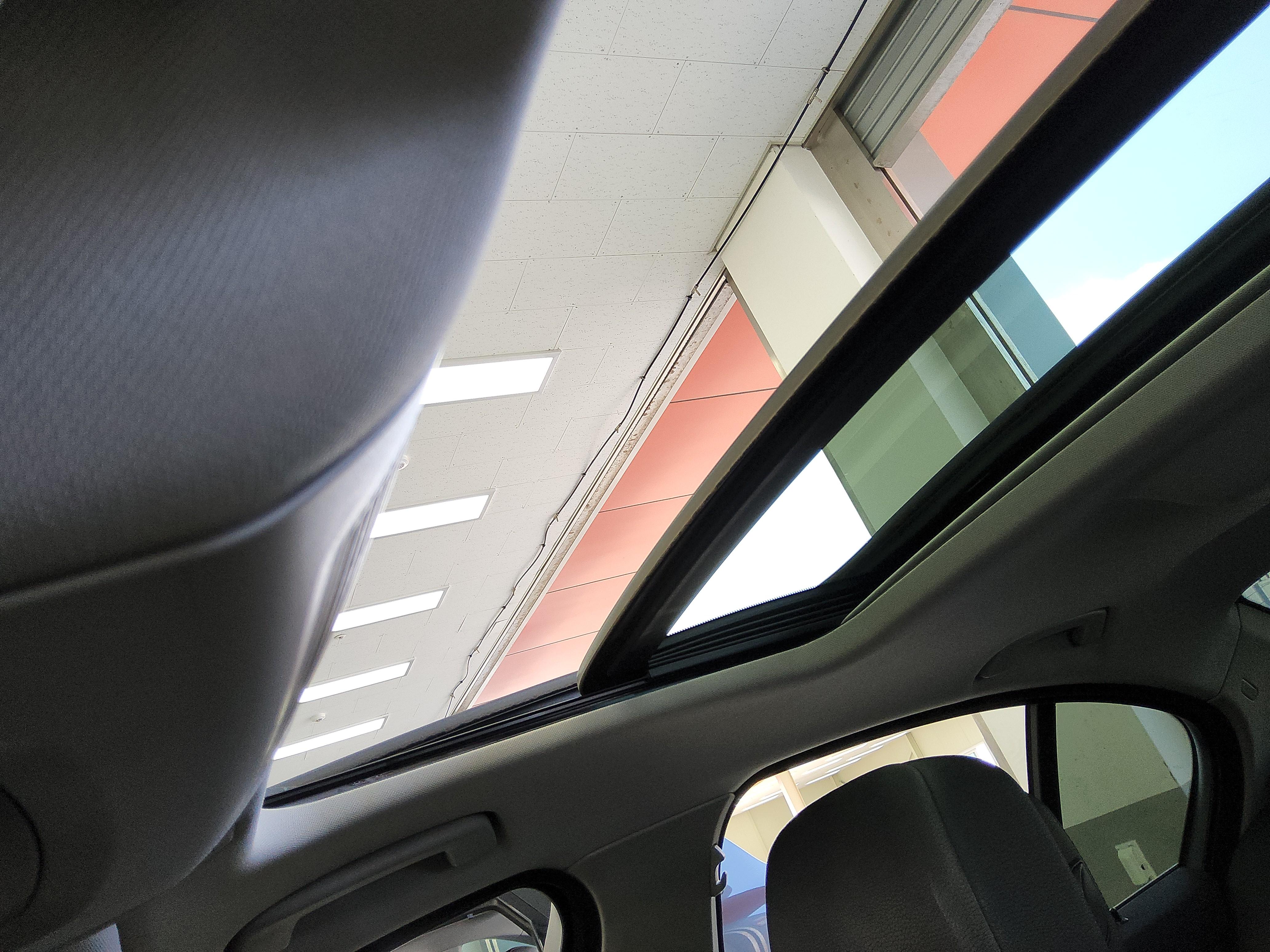 BMW 5 Series 2011 - Image 18