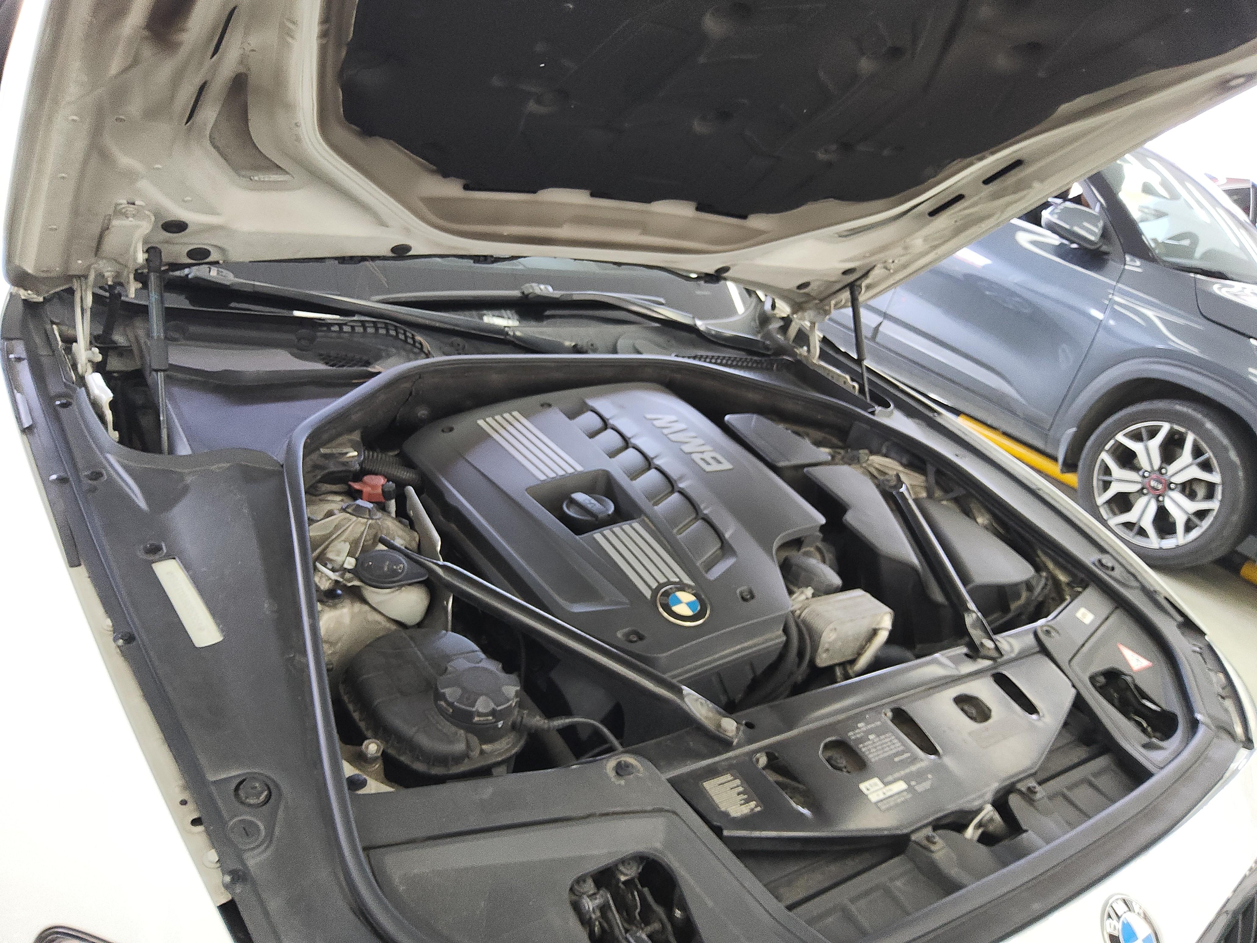 BMW 5 Series 2011 - Image 19
