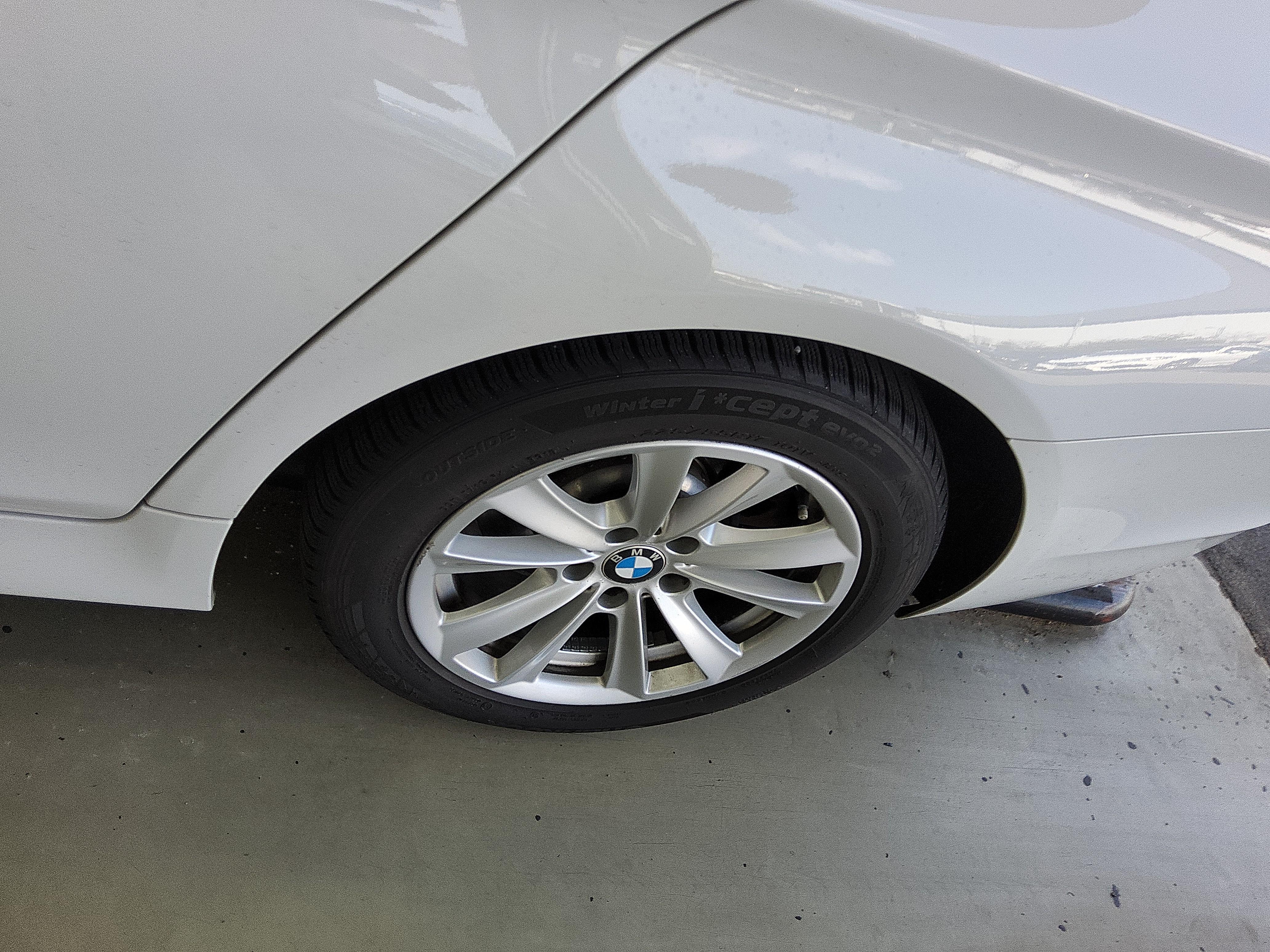 BMW 5 Series 2011 - Image 21