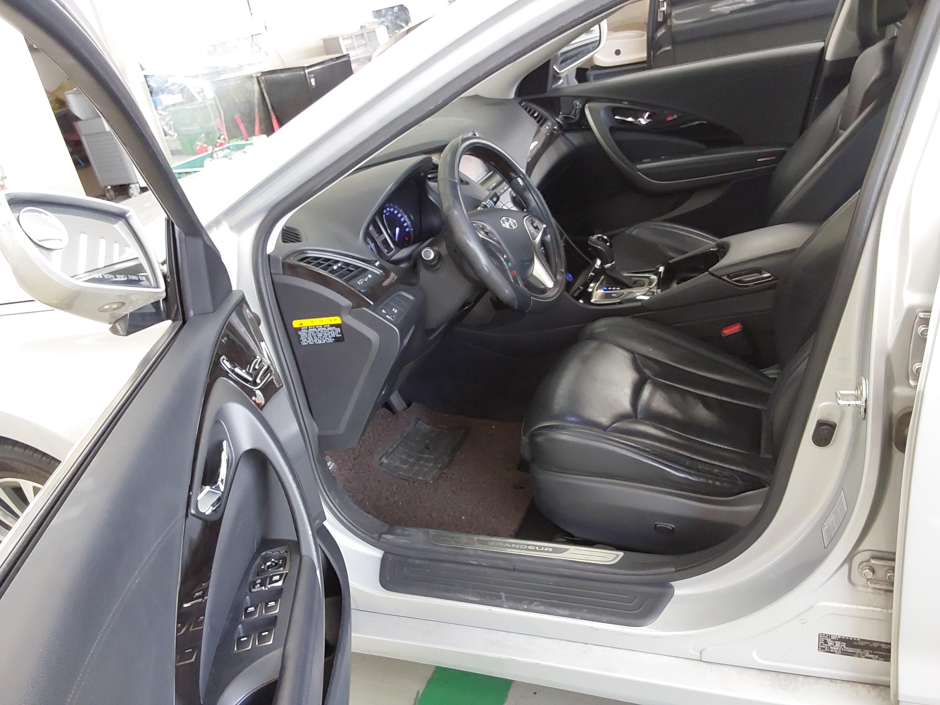 Hyundai Grandeur 2011 - Image 9