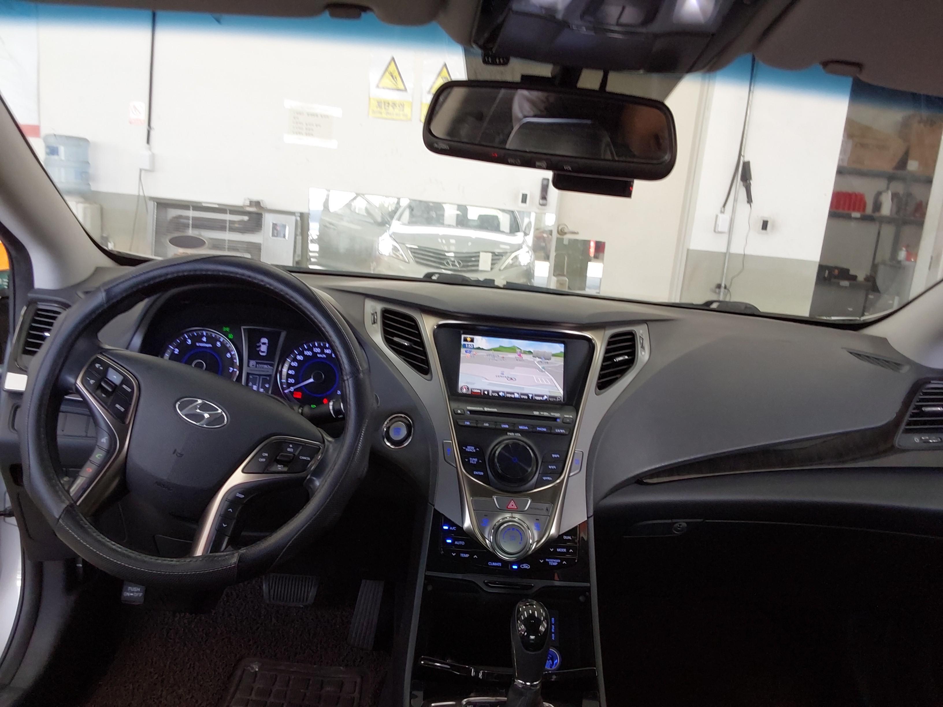 Hyundai Grandeur 2011 - Image 10