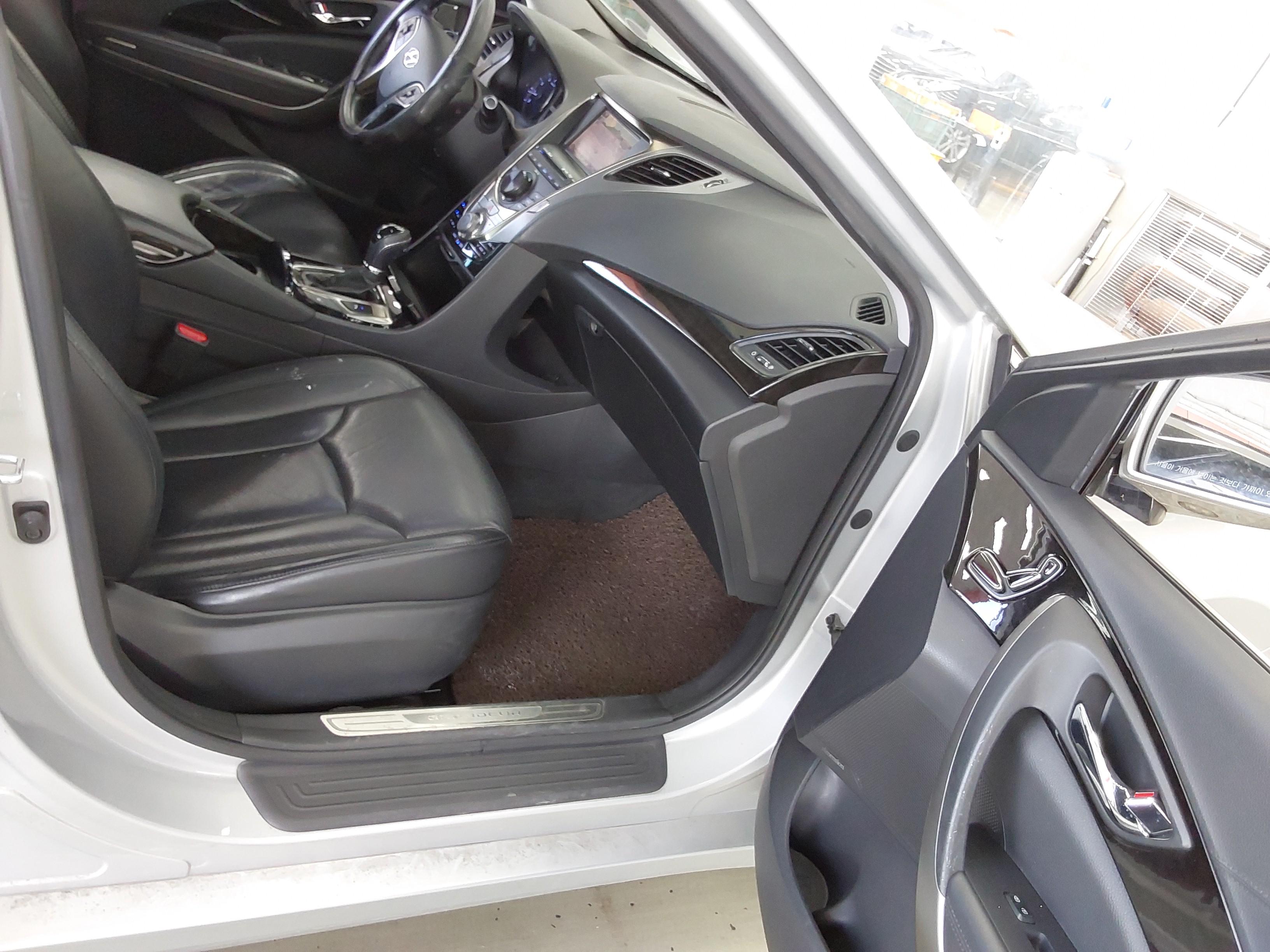 Hyundai Grandeur 2011 - Image 14