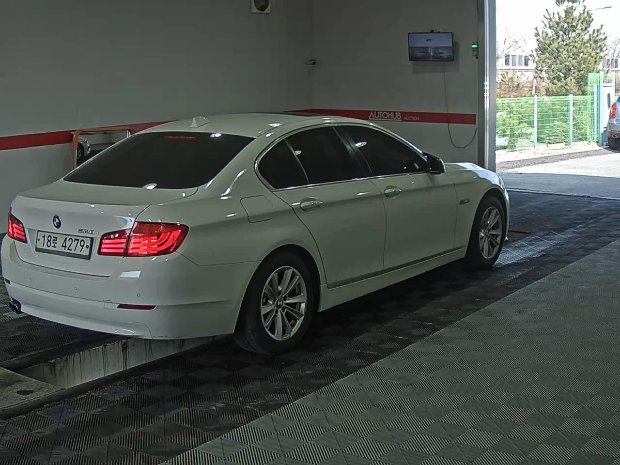 BMW 5 Series 2011 - Image 4