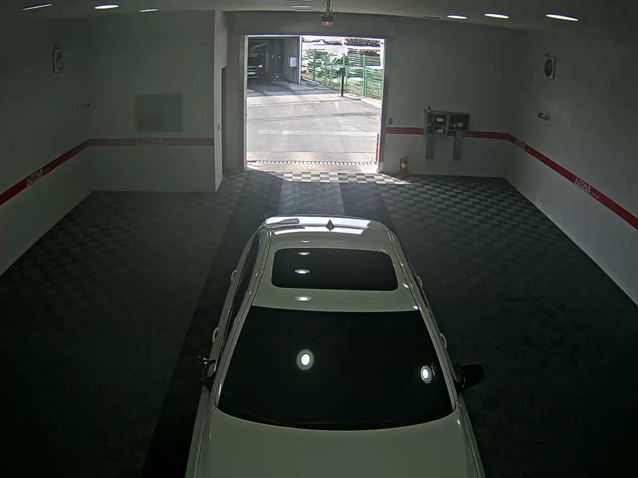 BMW 5 Series 2011 - Image 6