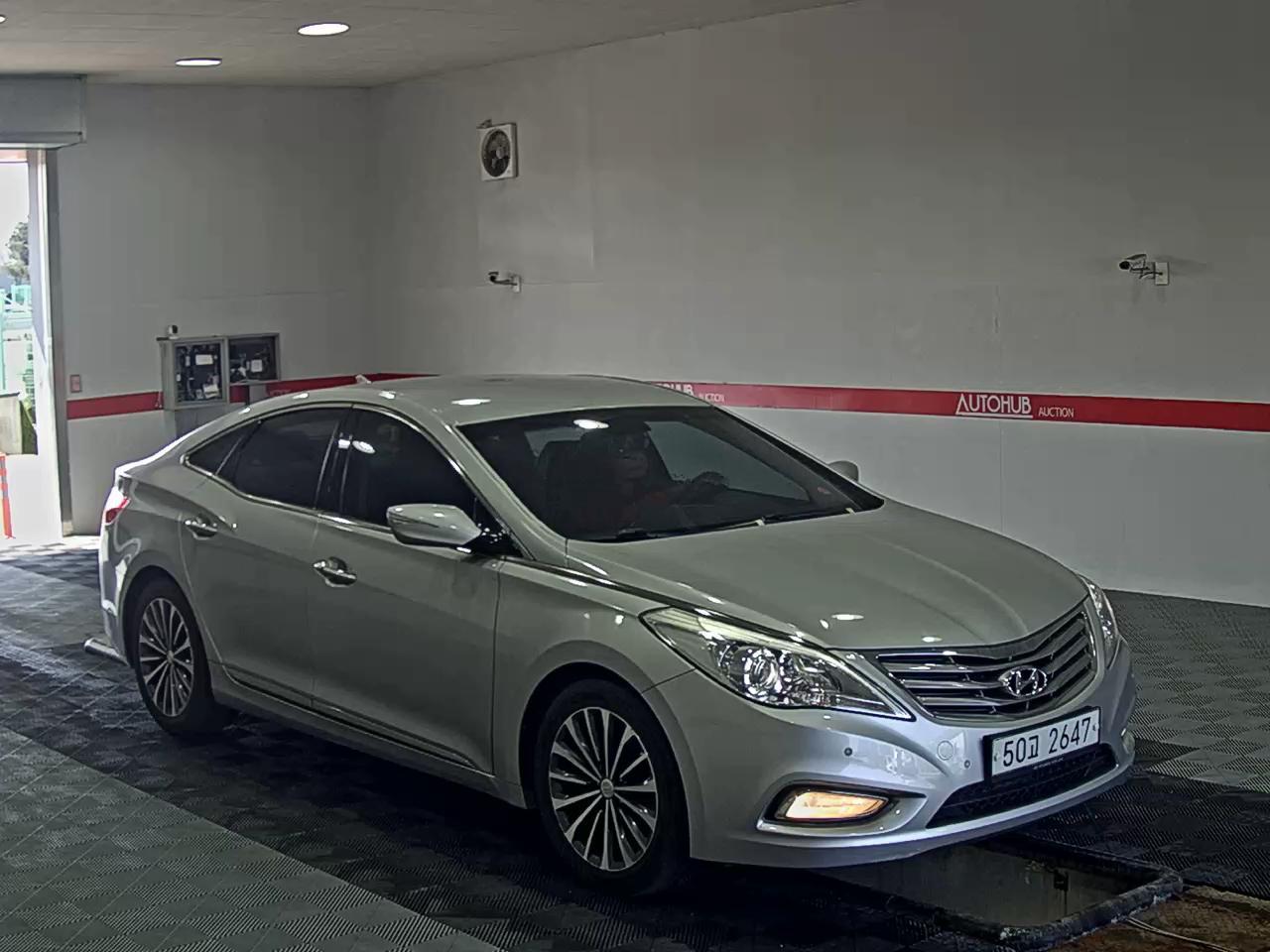 Hyundai Grandeur 2011 - Image 2