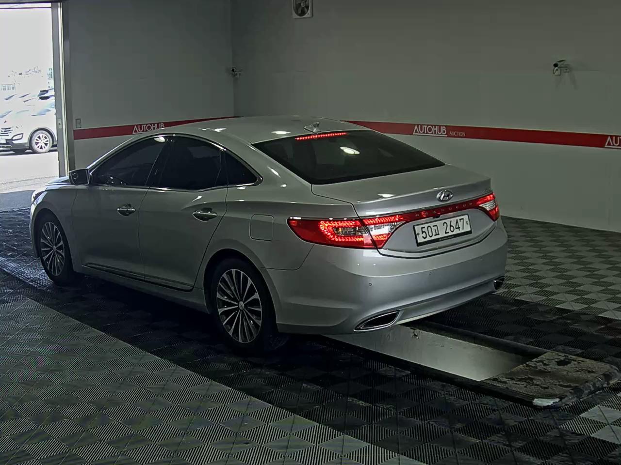Hyundai Grandeur 2011 - Image 5
