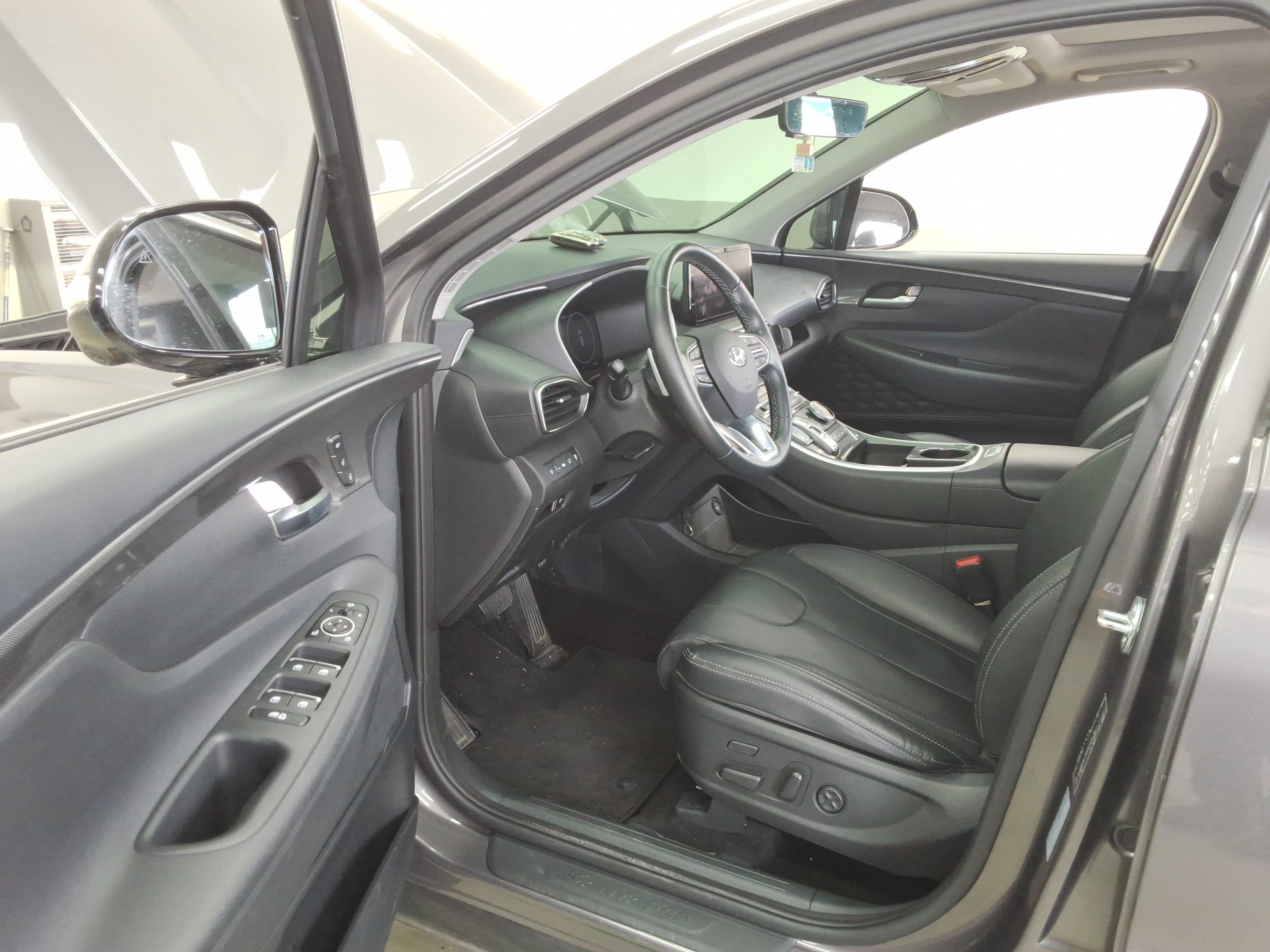 هيونداي سانتافي 2023 - صورة 9