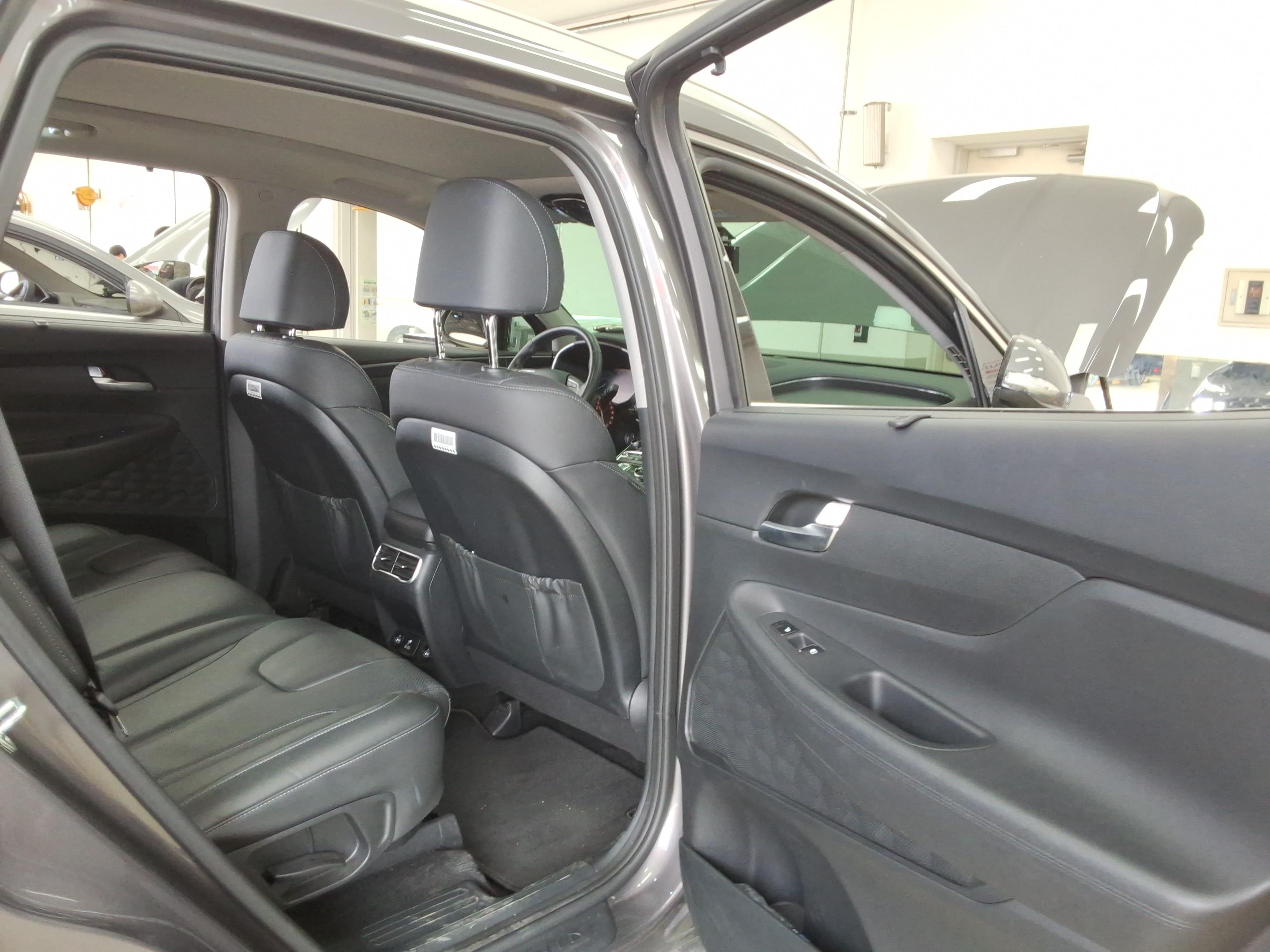 هيونداي سانتافي 2023 - صورة 11