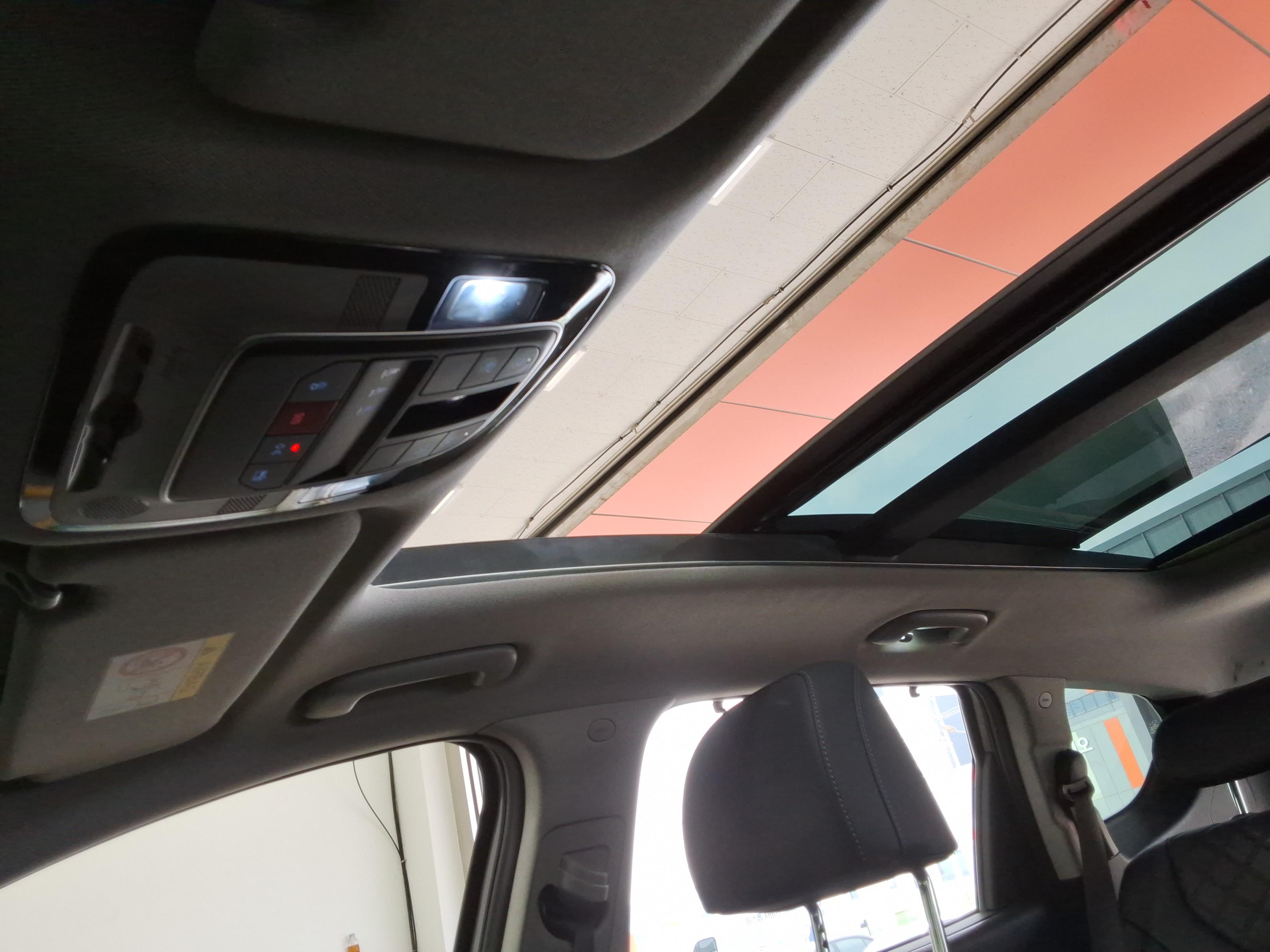 هيونداي سانتافي 2023 - صورة 18