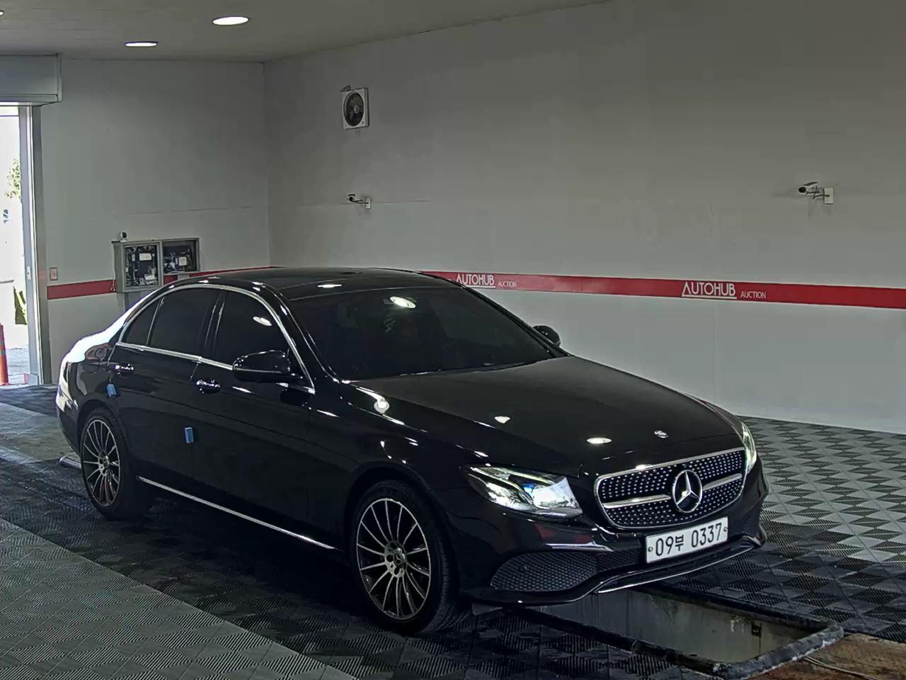 Mercedes-Benz E-Class 2017 - Image 2