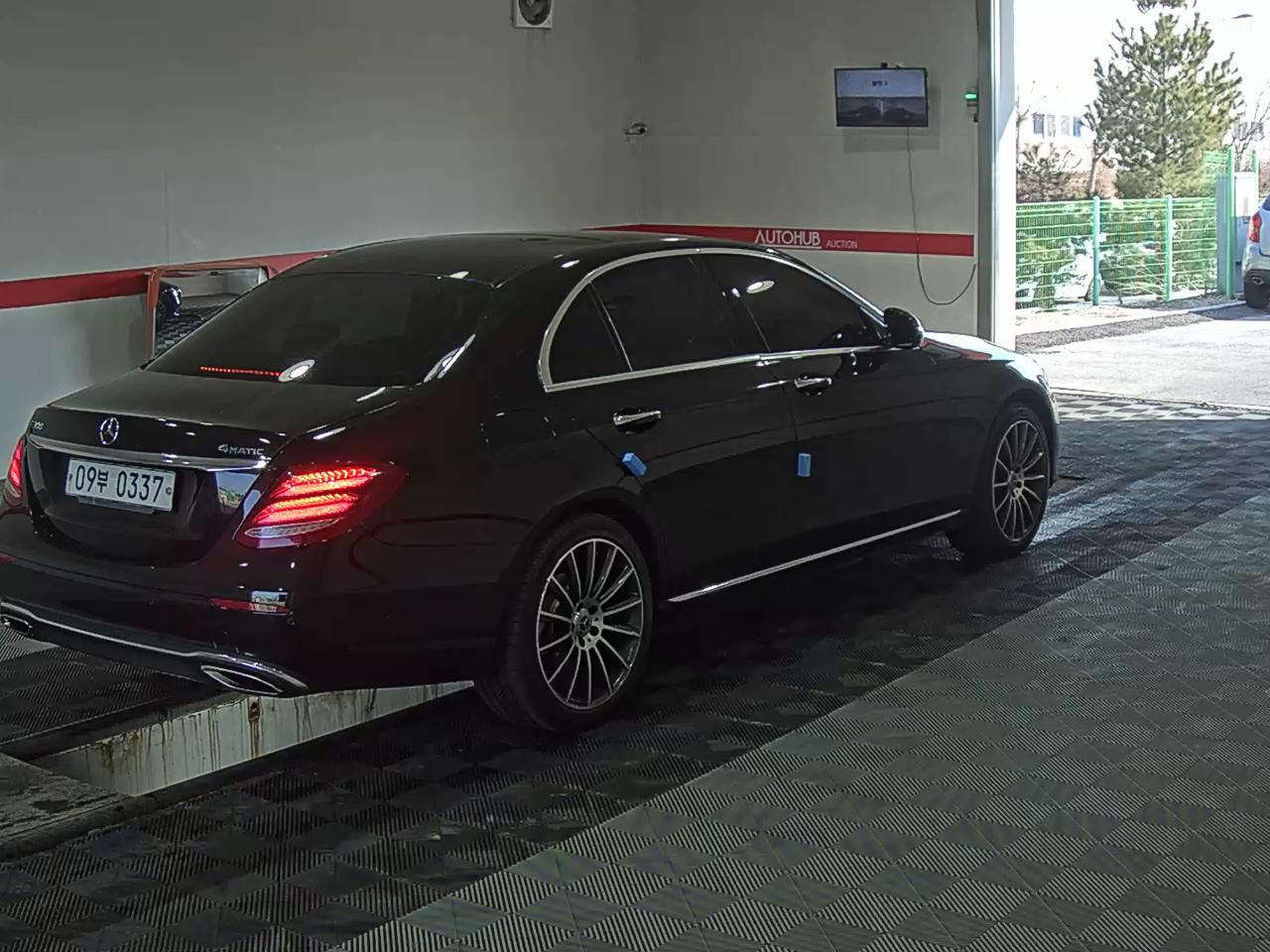 Mercedes-Benz E-Class 2017 - Image 4