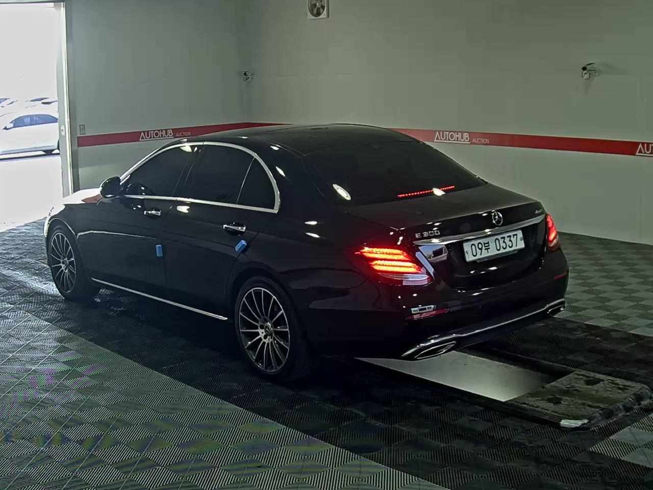 Mercedes-Benz E-Class 2017 - Image 5