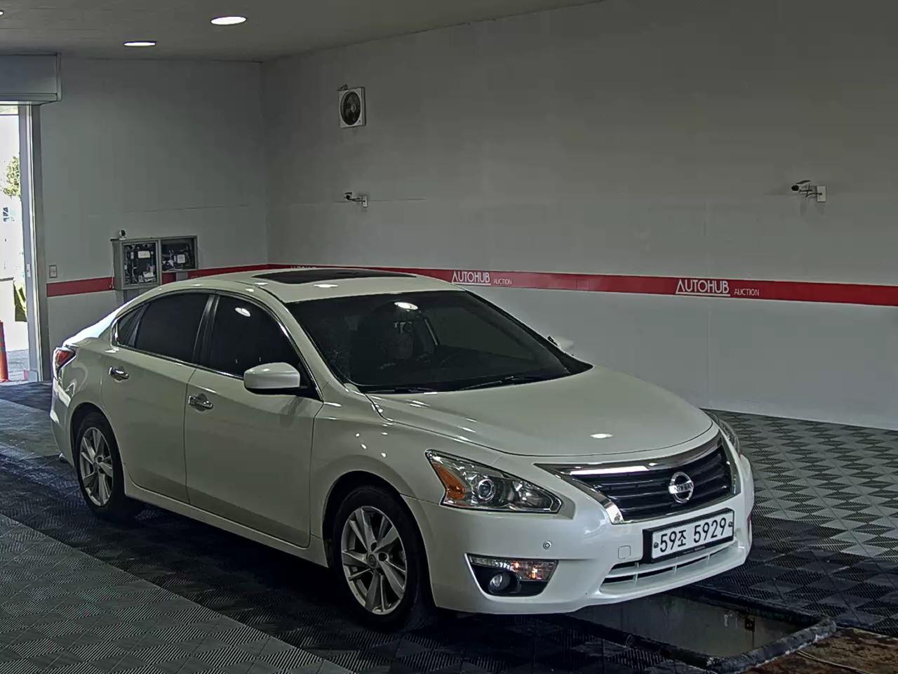 Nissan Altima - 2