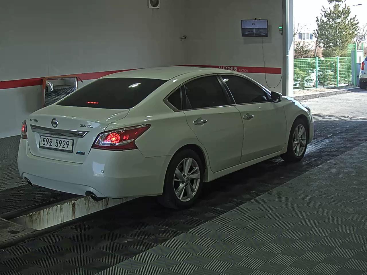 Nissan Altima - 4