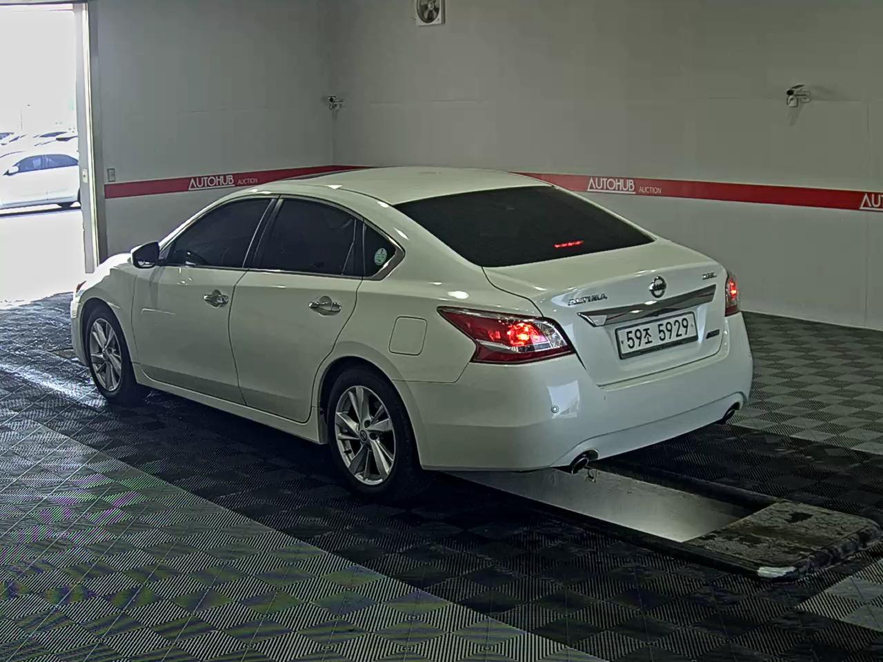 Nissan Altima - 5