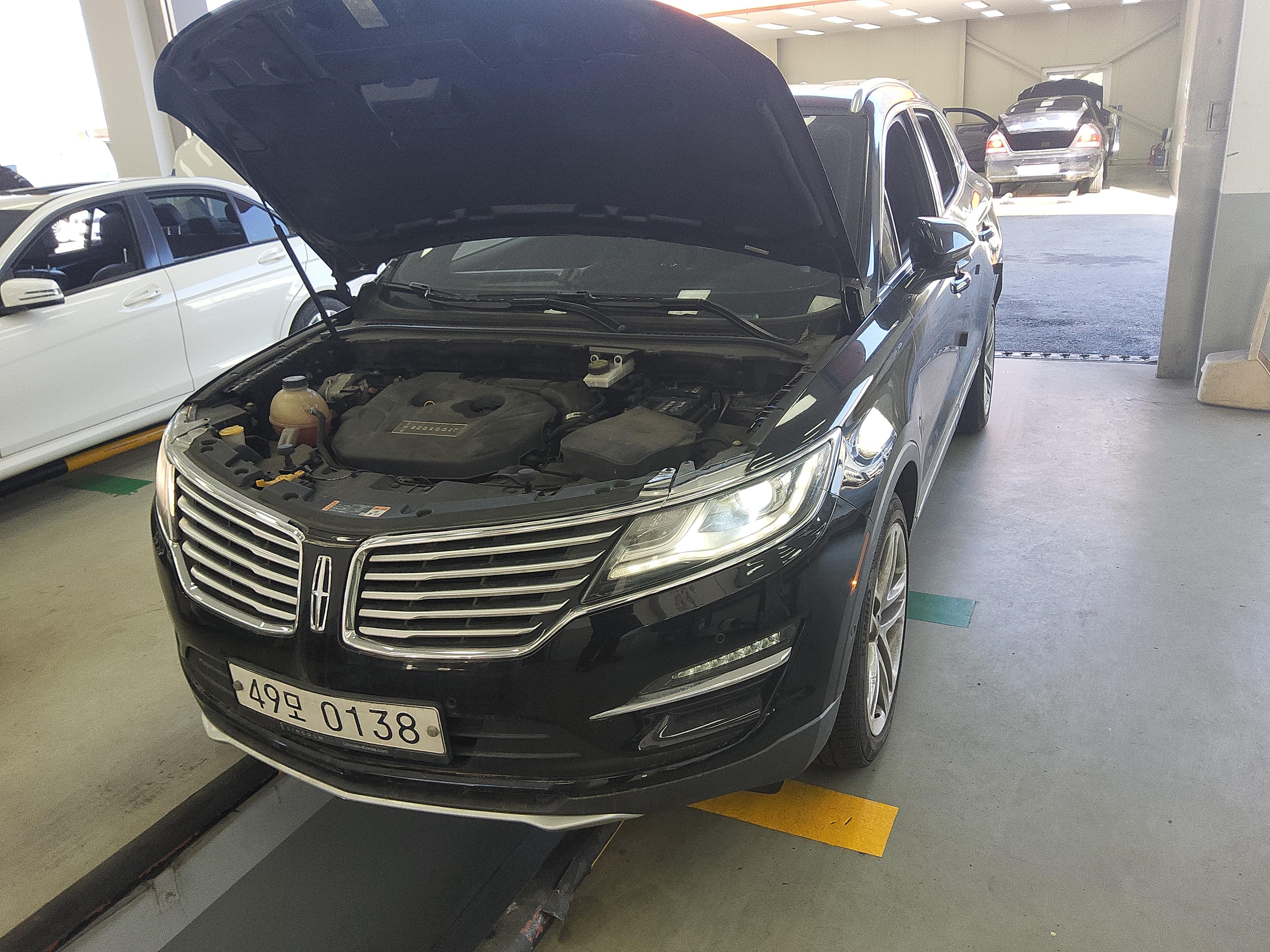 Lincoln MKC - 20