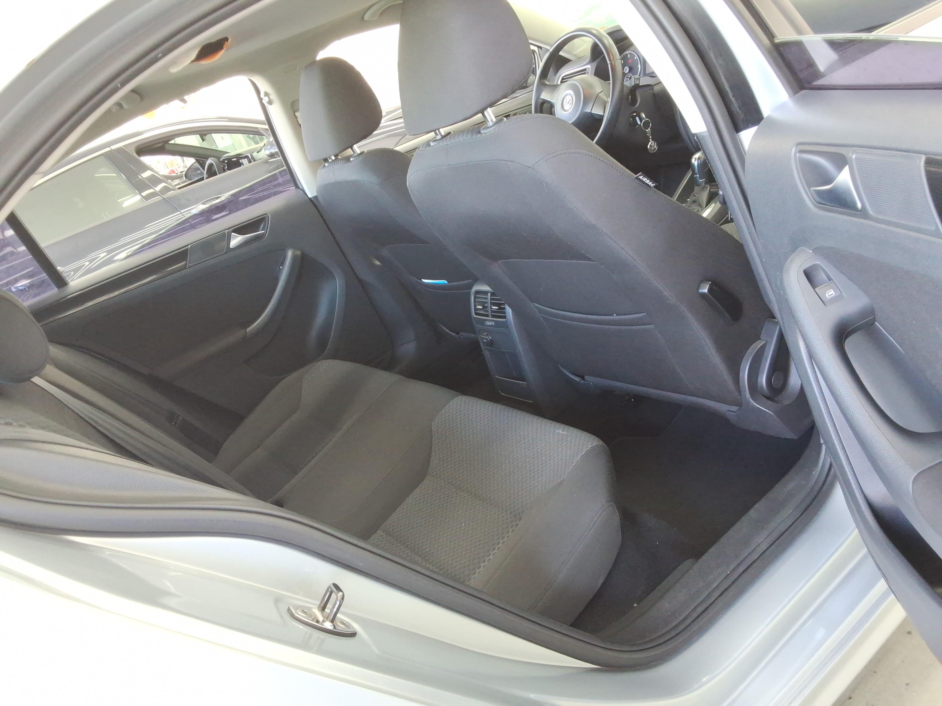 Volkswagen Jetta - 13